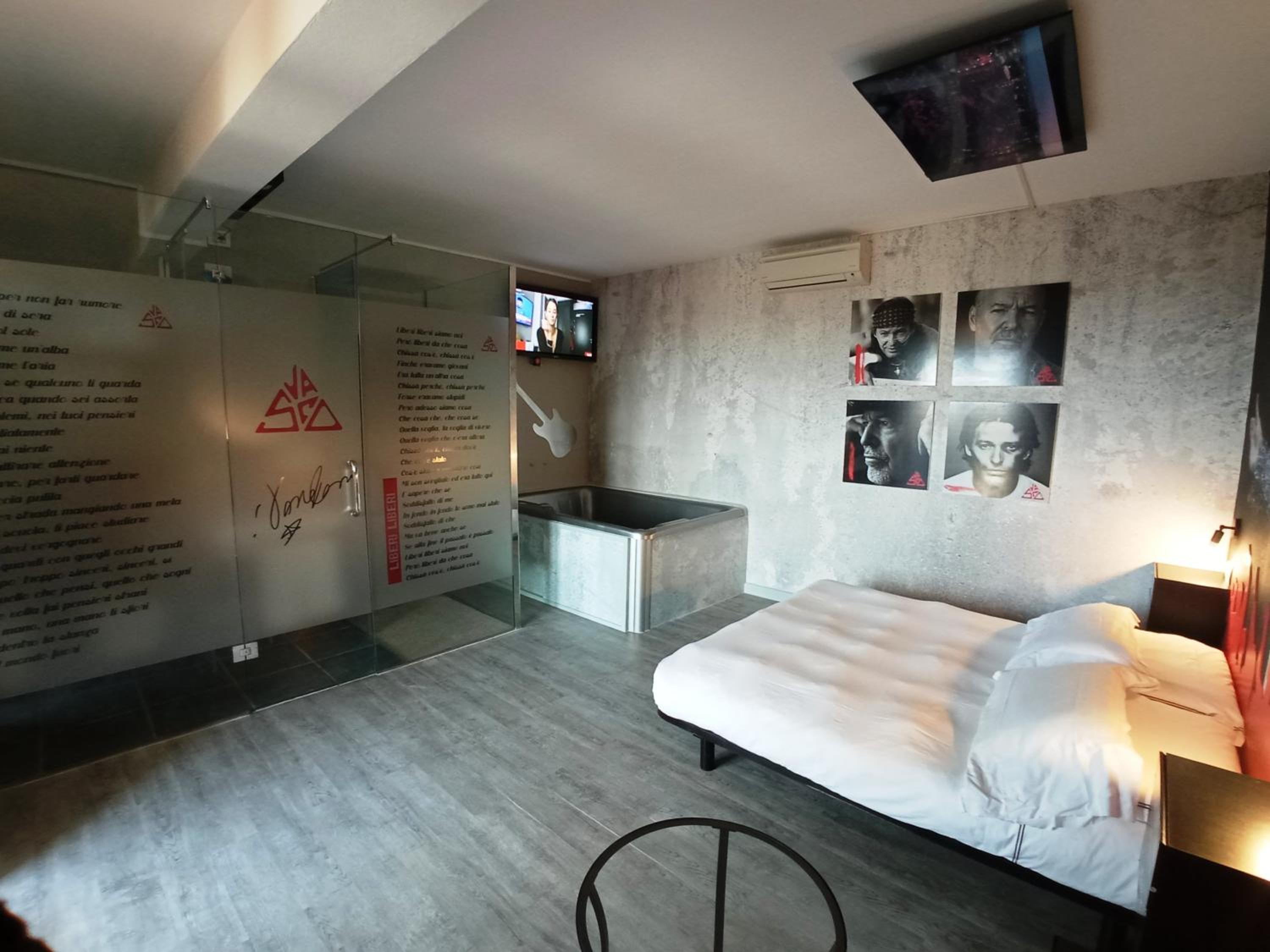 Vasco Rossi Themed Room - Photo 6