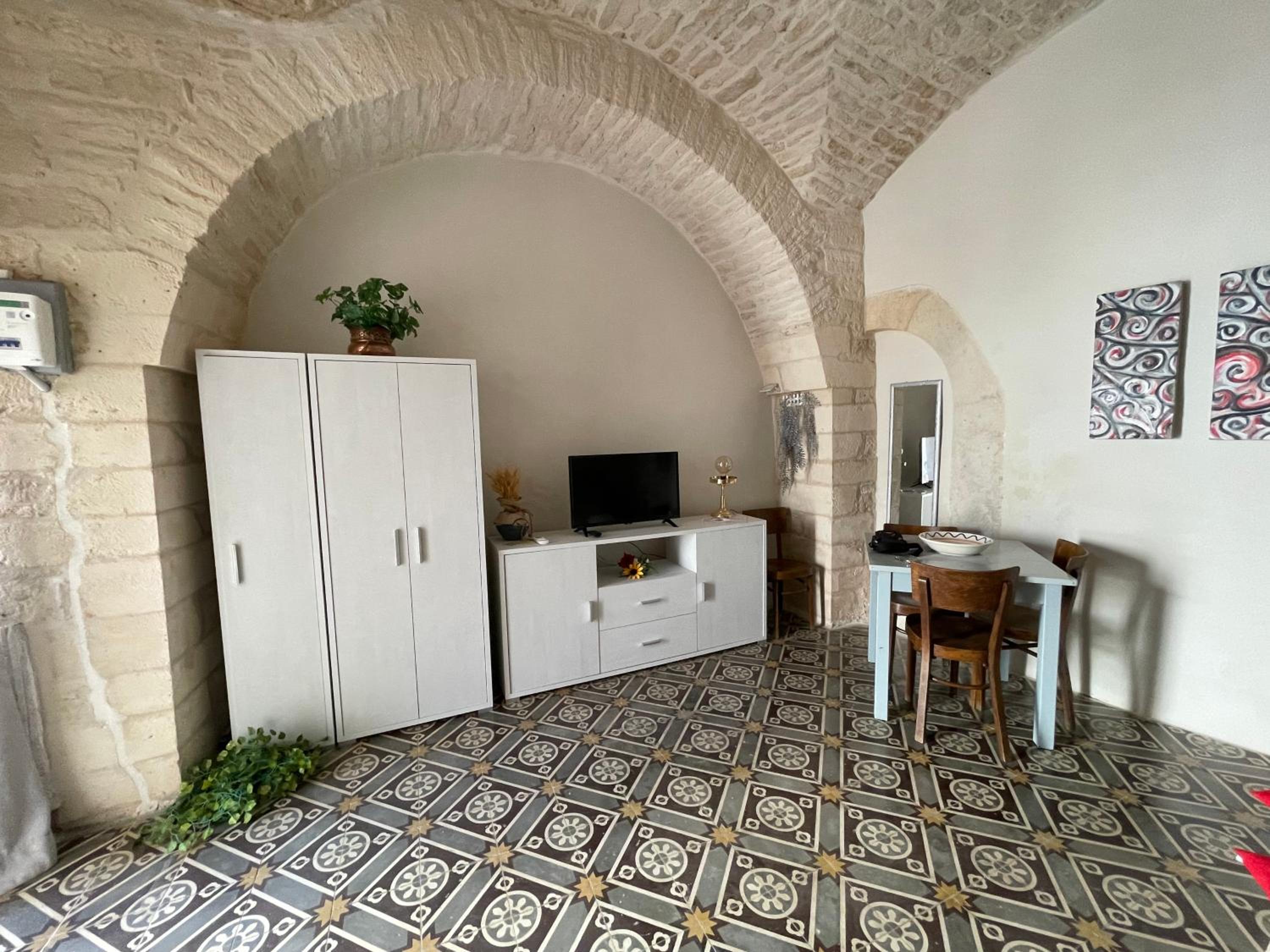 One-Bedroom Apartment - Photo 40