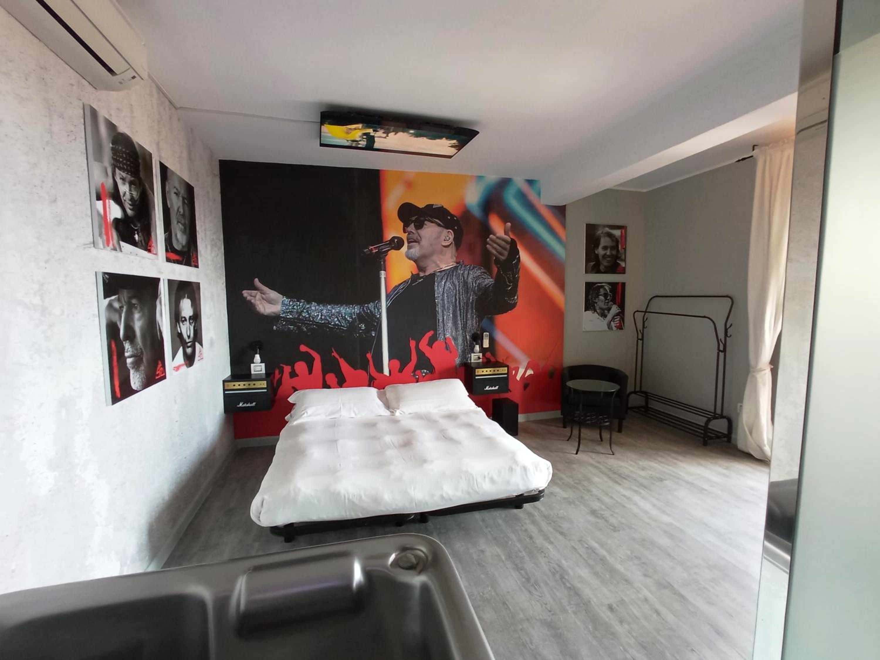 Vasco Rossi Themed Room - Photo 1