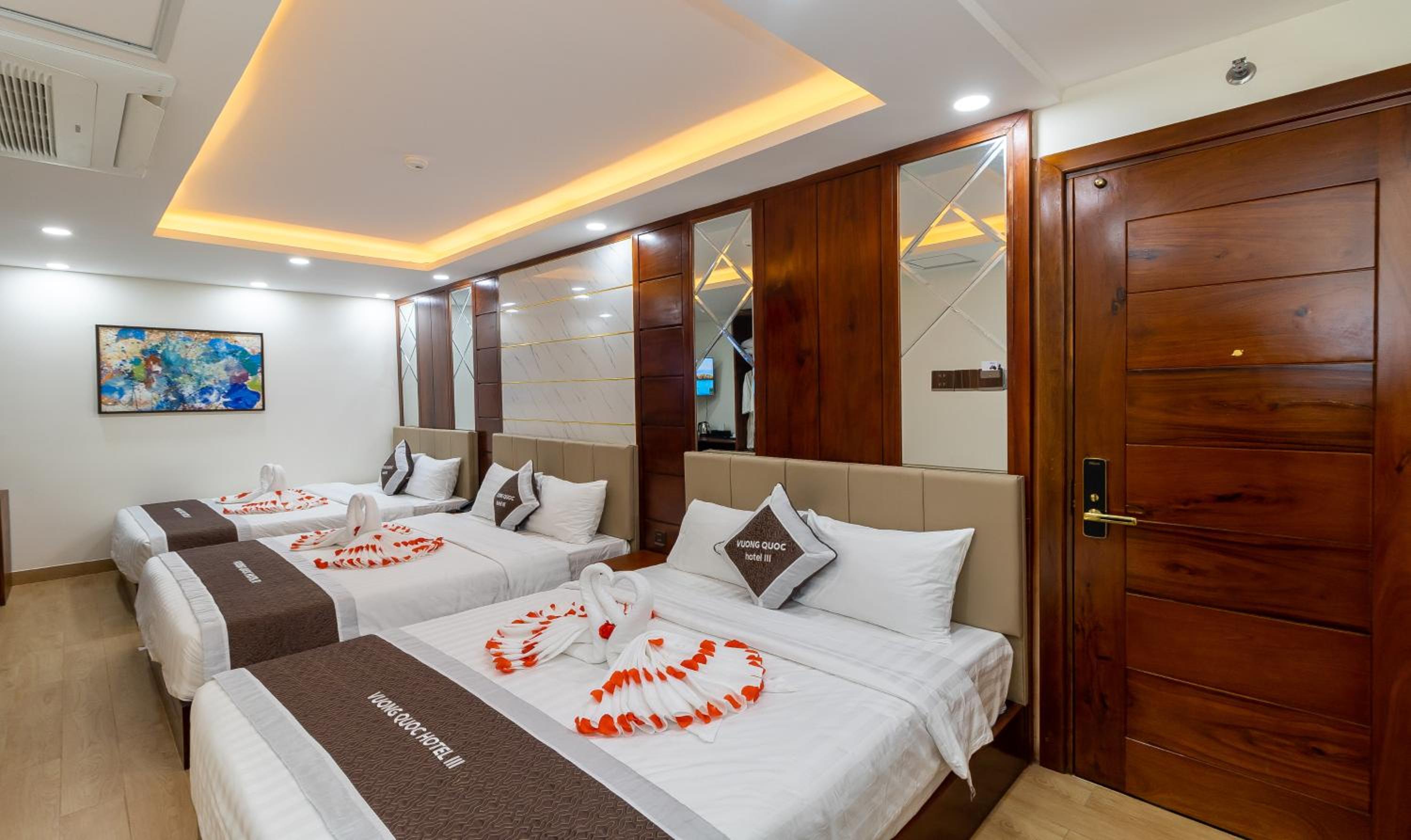 Deluxe Family Room photo 1