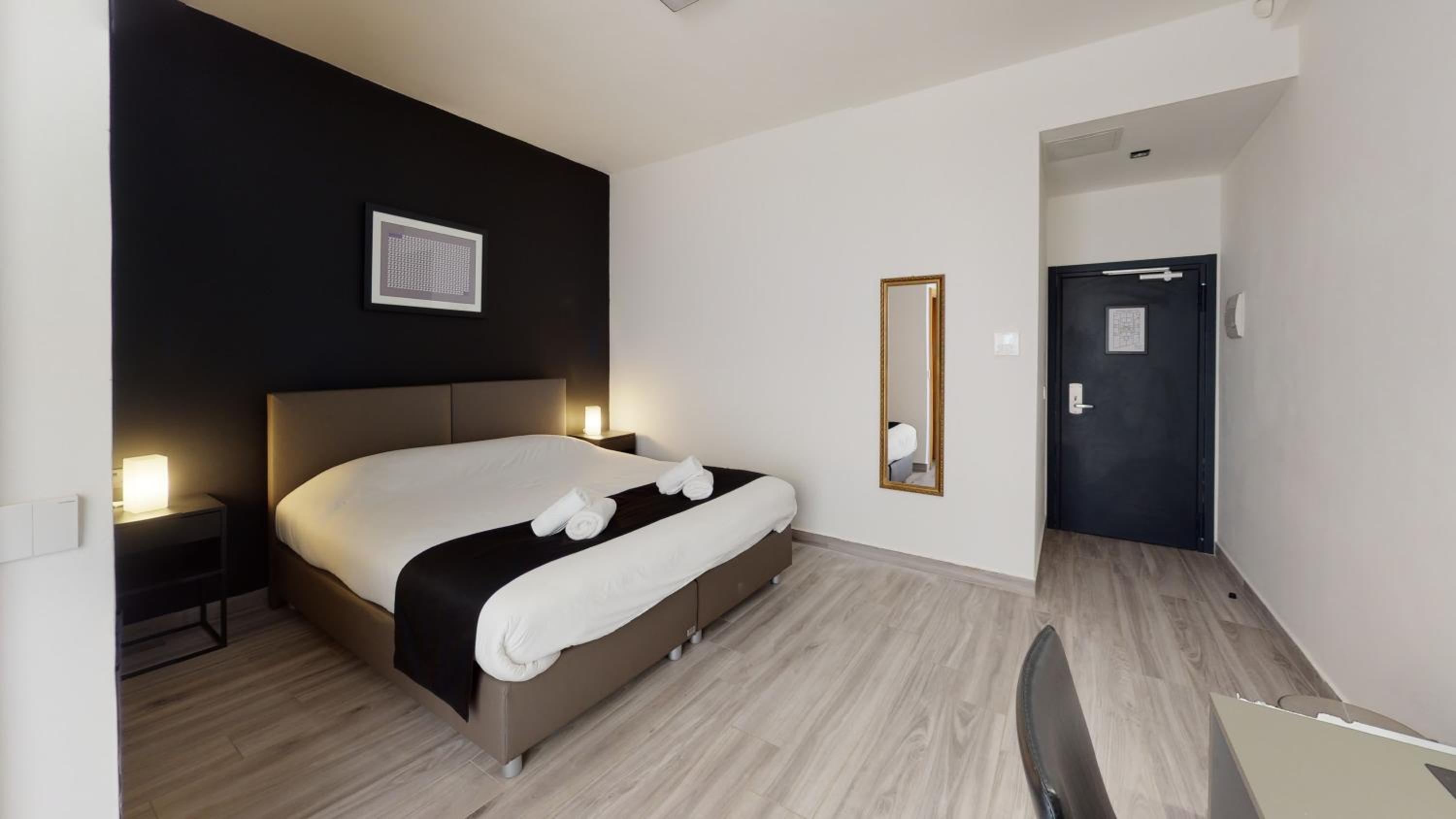 Deluxe Double Room with Balcony photo 2