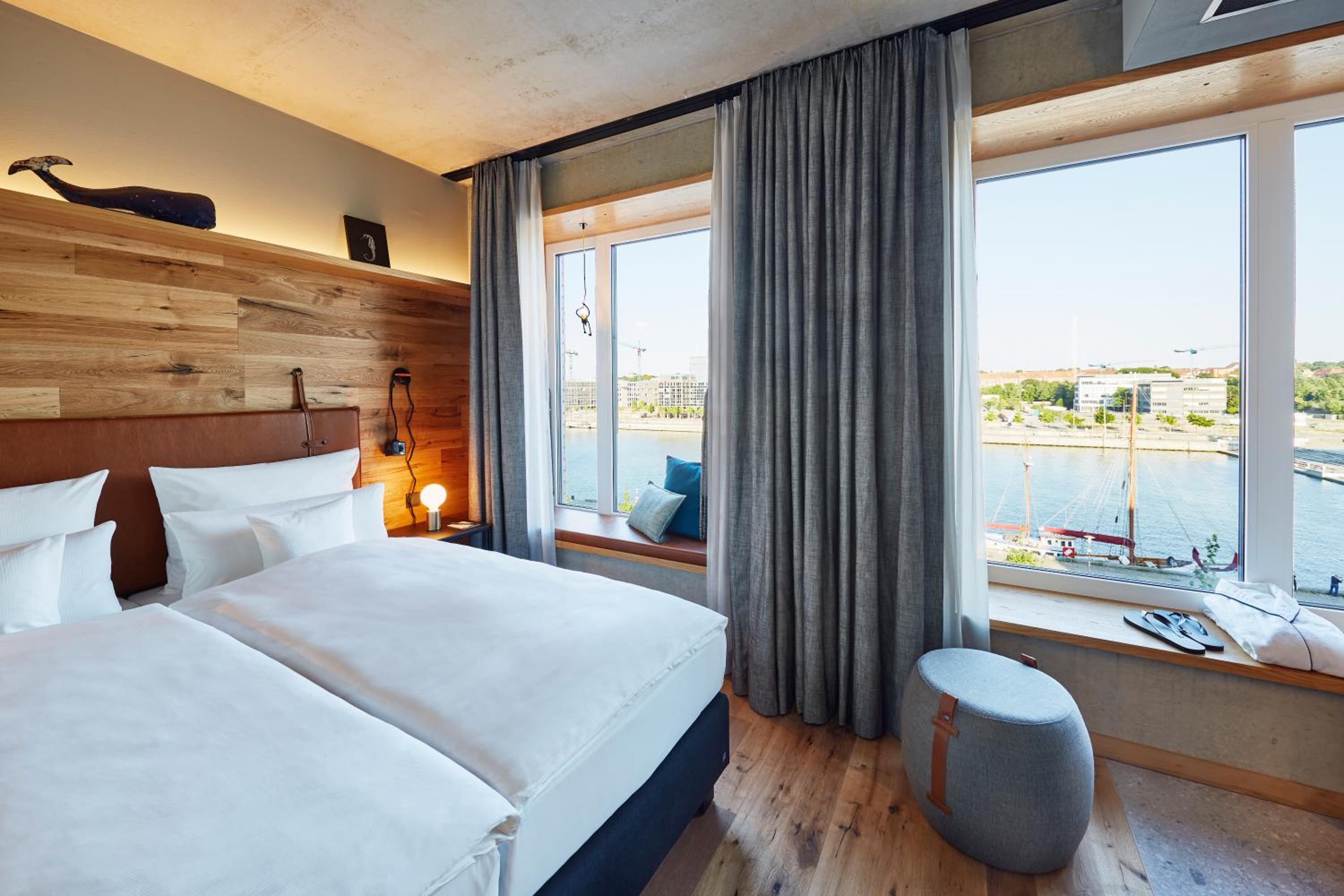 King Room with Harbor View - High Floor