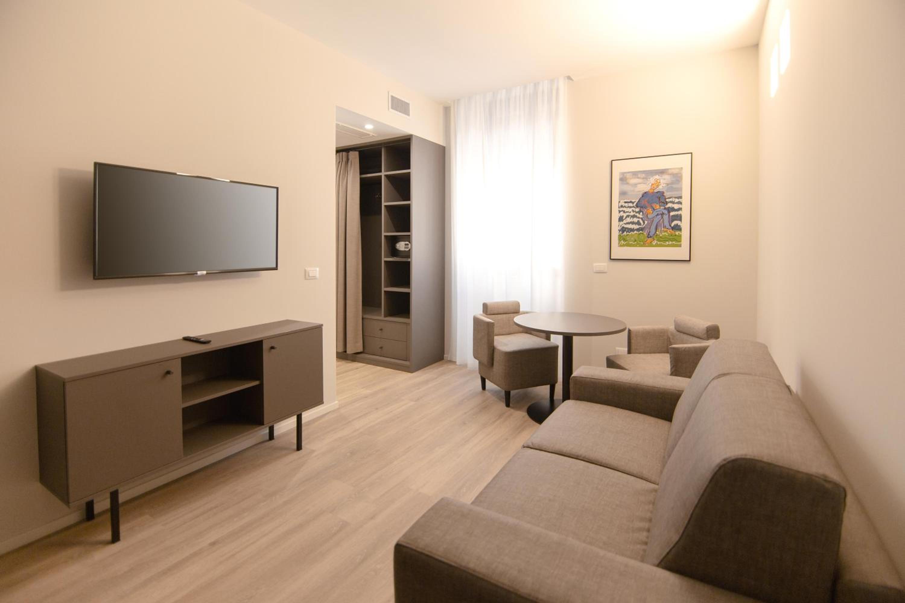 Suite with Spa Bath - Photo 4
