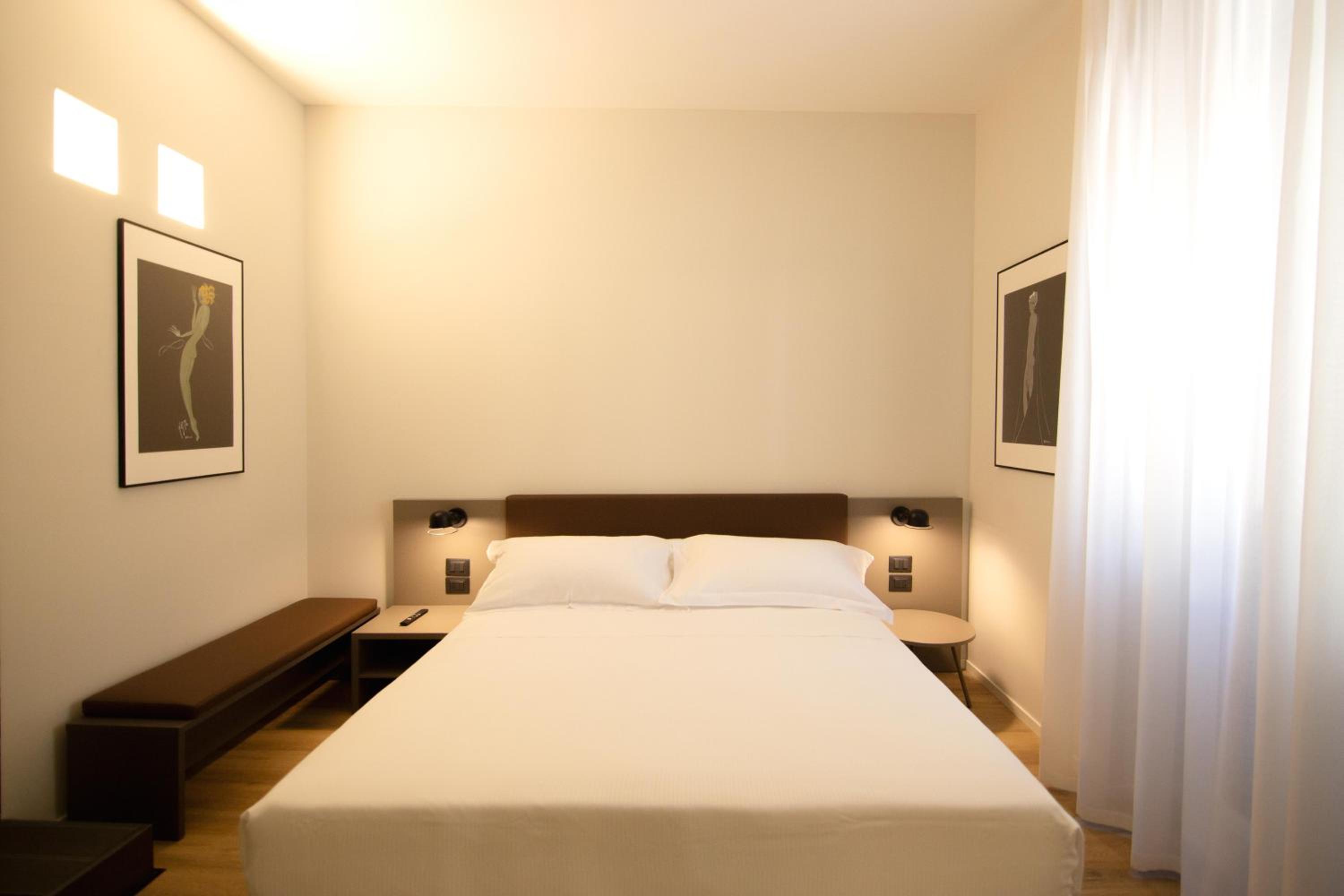 Suite with Spa Bath - Photo 16