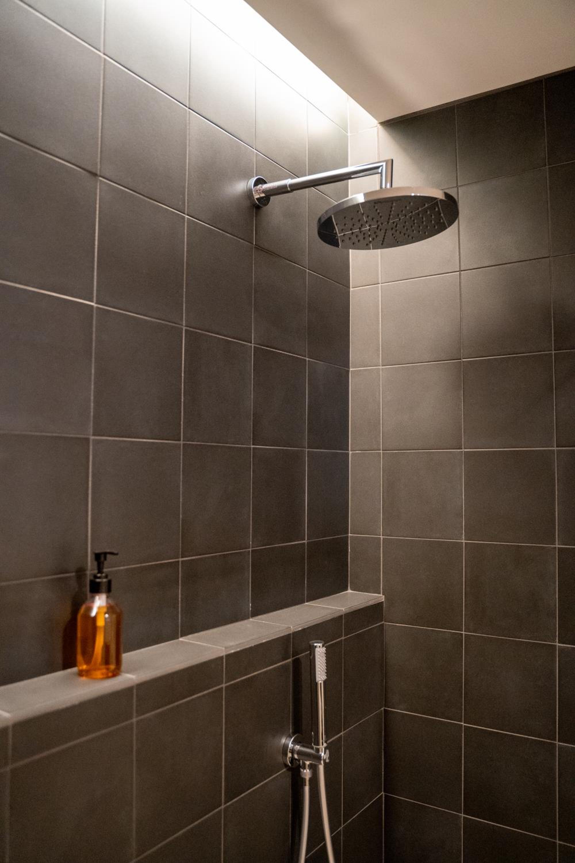 Suite with Spa Bath - Photo 12