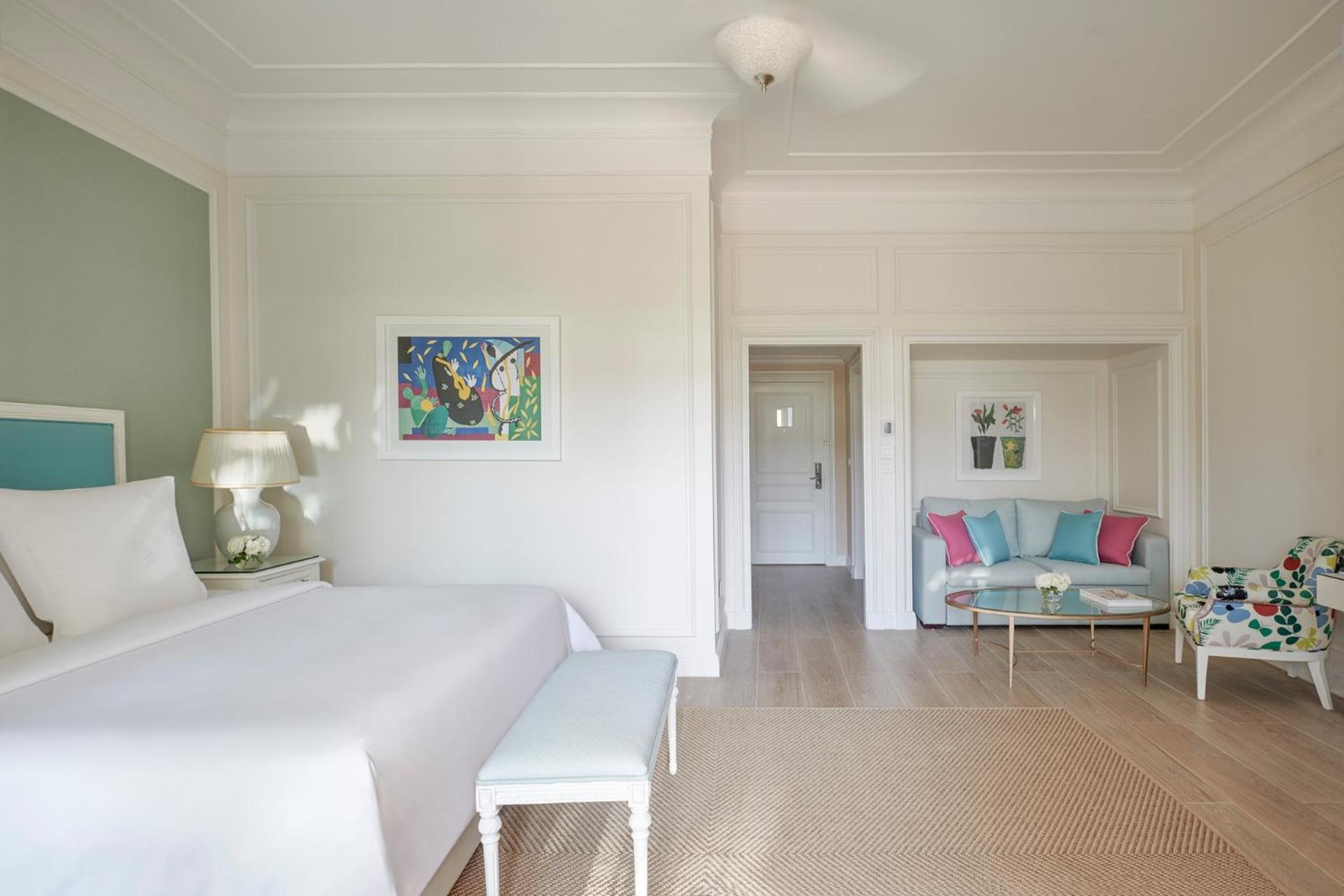 Pool Terrace Room king bed - Photo 1