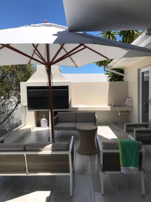 Four-Bedroom House - Photo 36