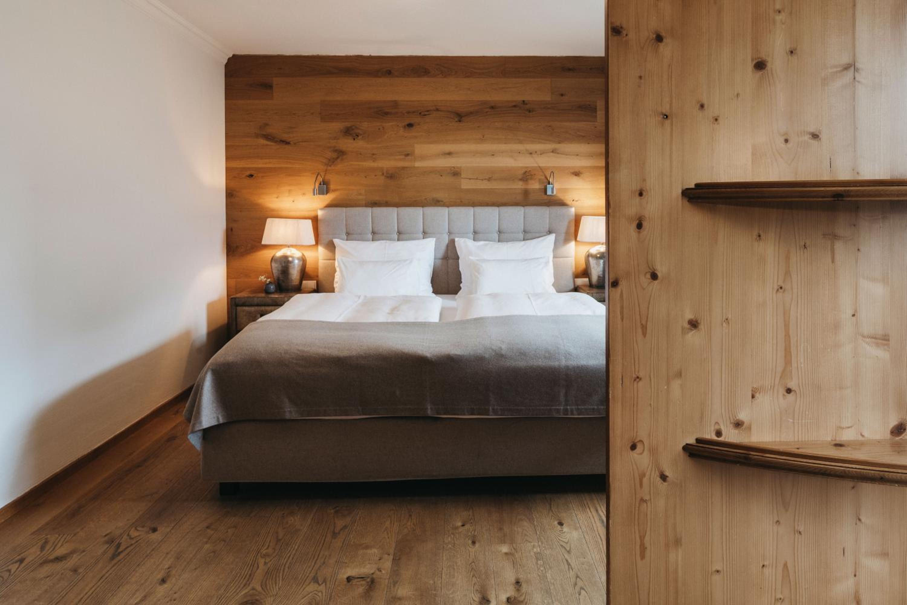 Suite With Mountain View - Photo 3