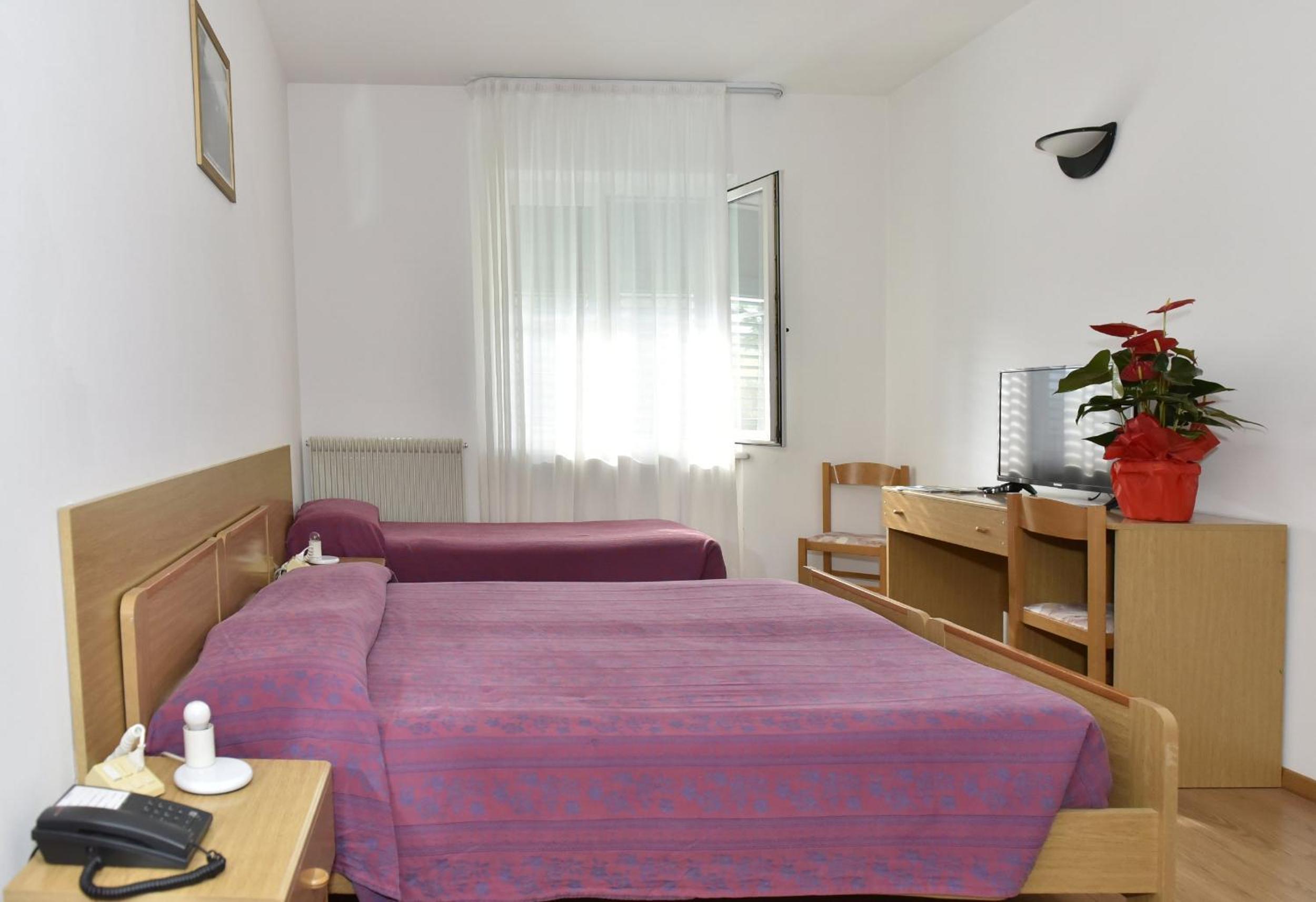 Standard Triple Room - Photo 3