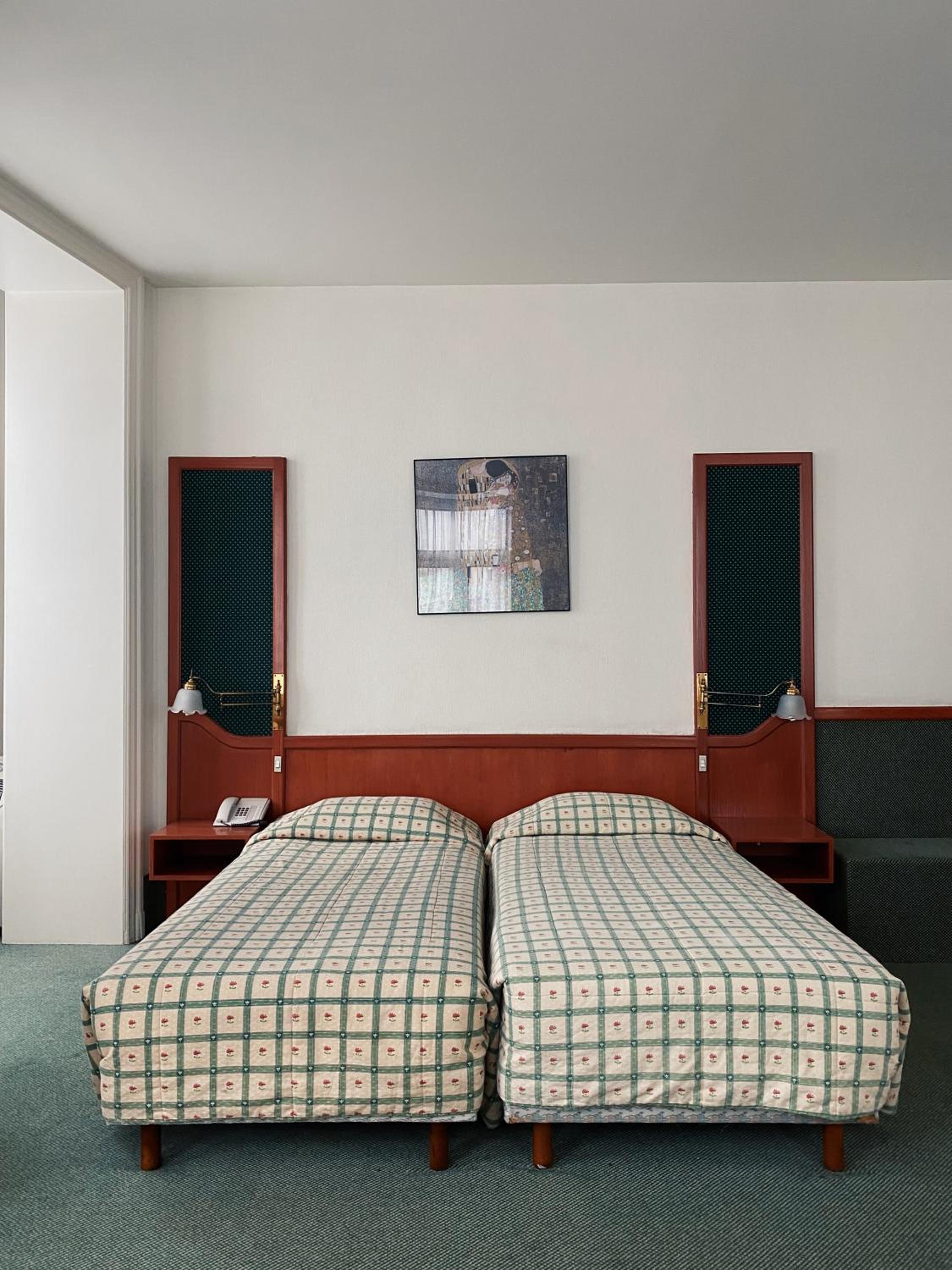 Standard Twin Room - Photo 1