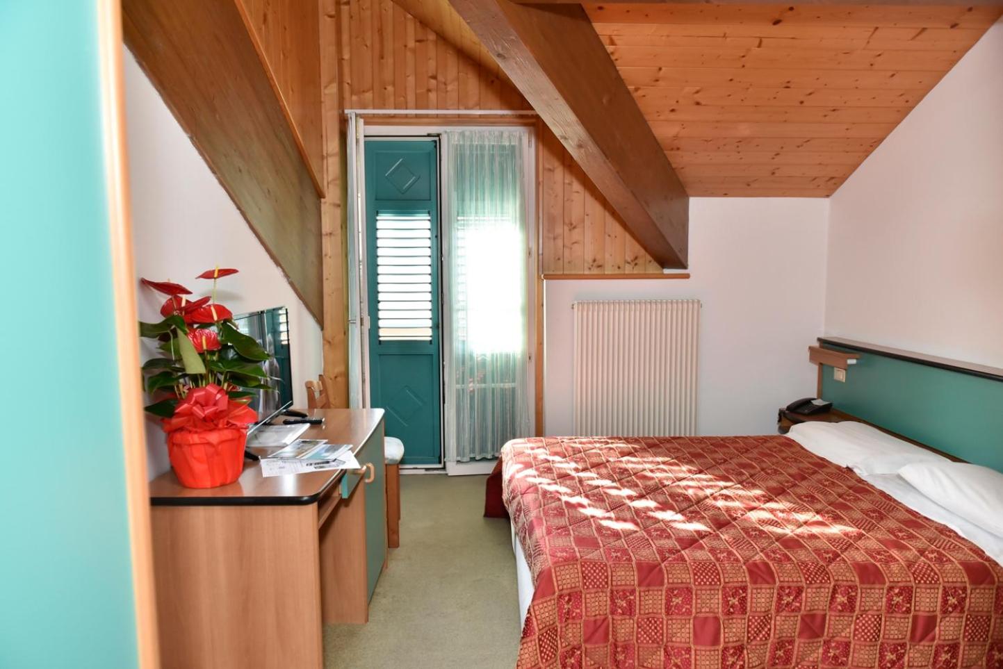 Economy Triple Room