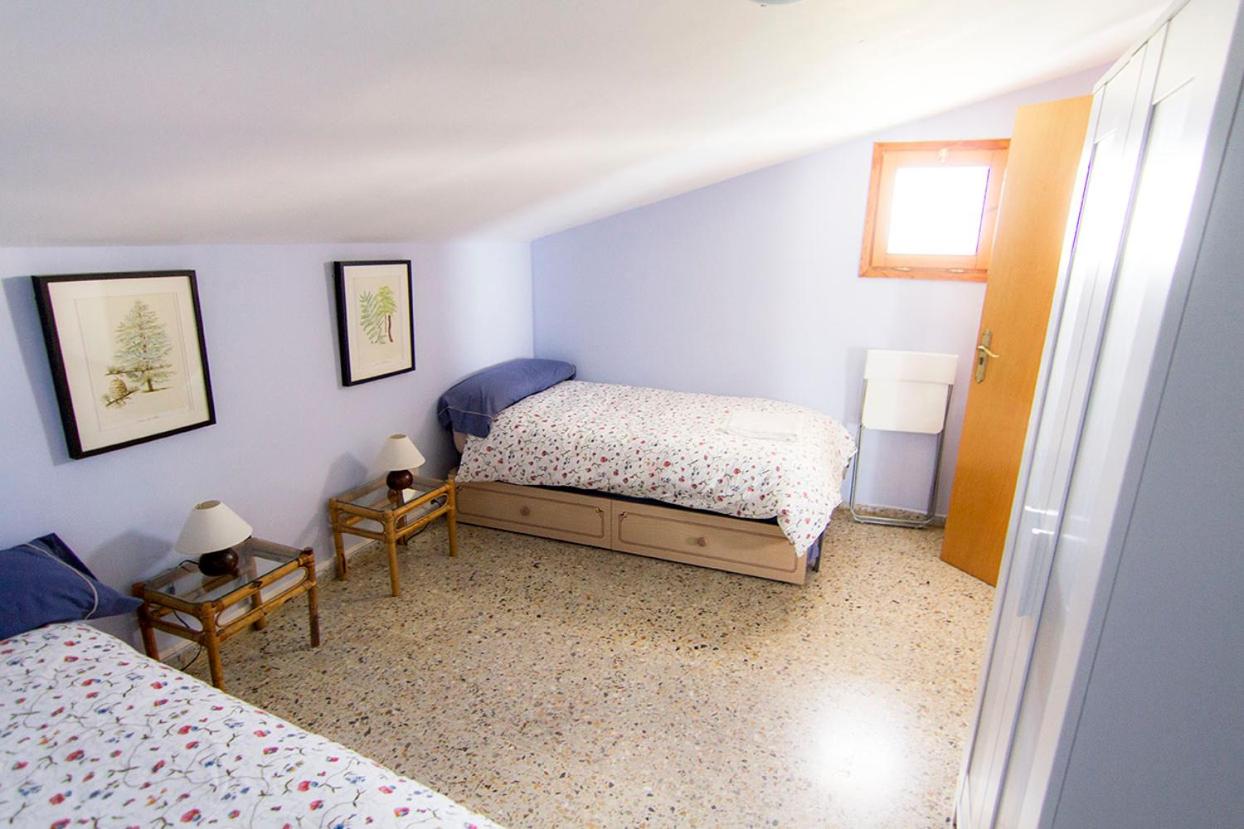 Triple Room with Shared Bathroom photo 2