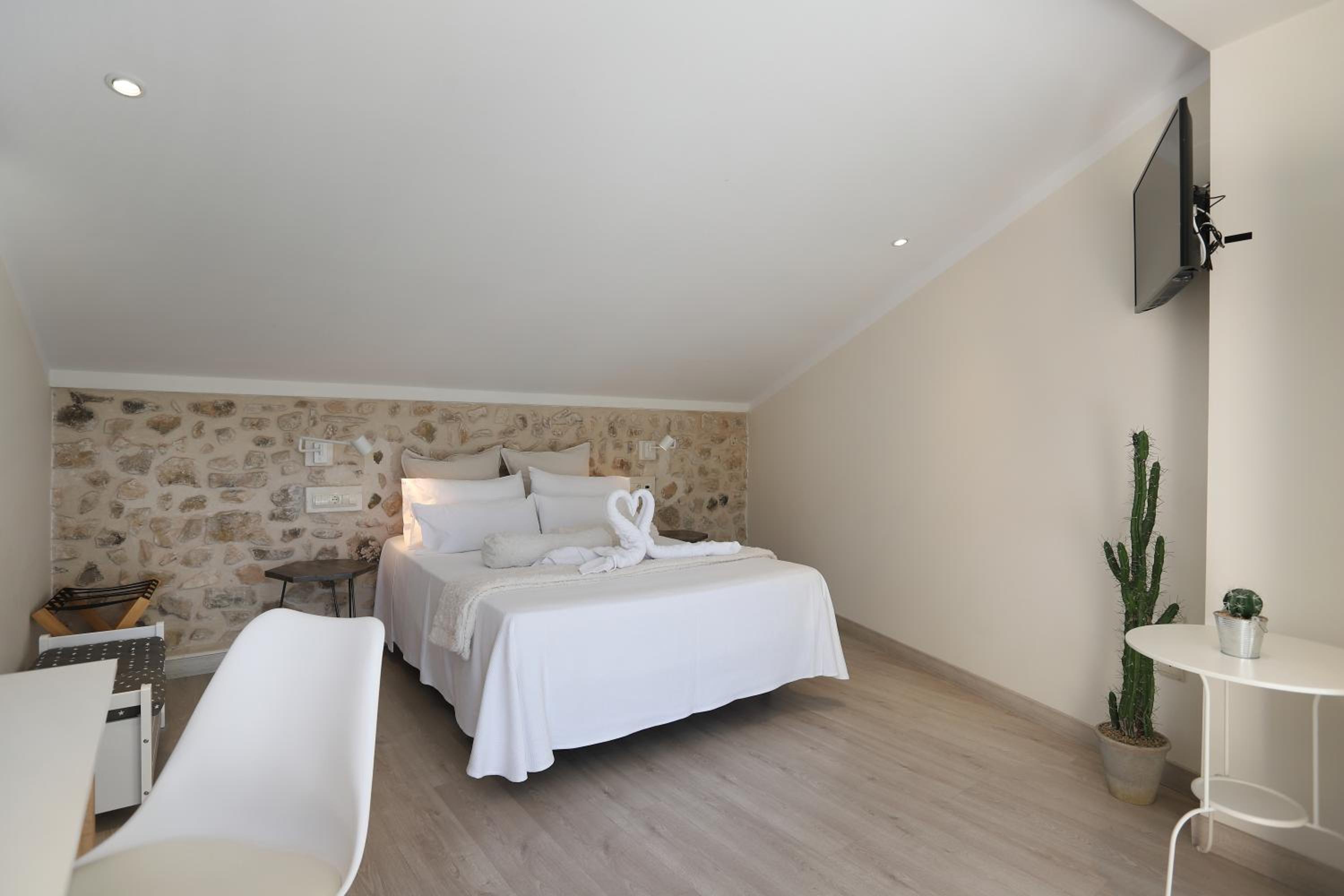 Deluxe Double Room - Photo 4