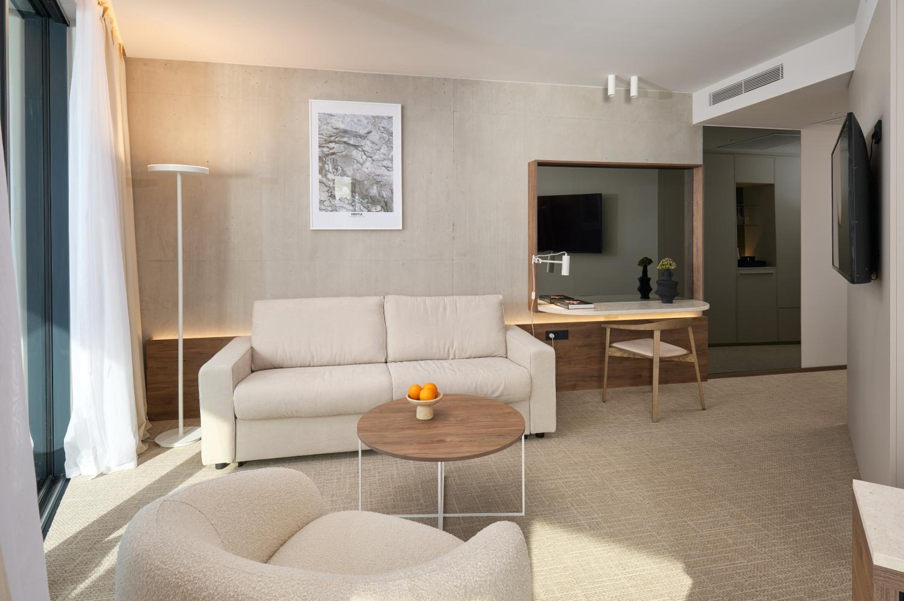 Premium Double or Twin Room with Sofa, Sea View, Balcony - Photo 6