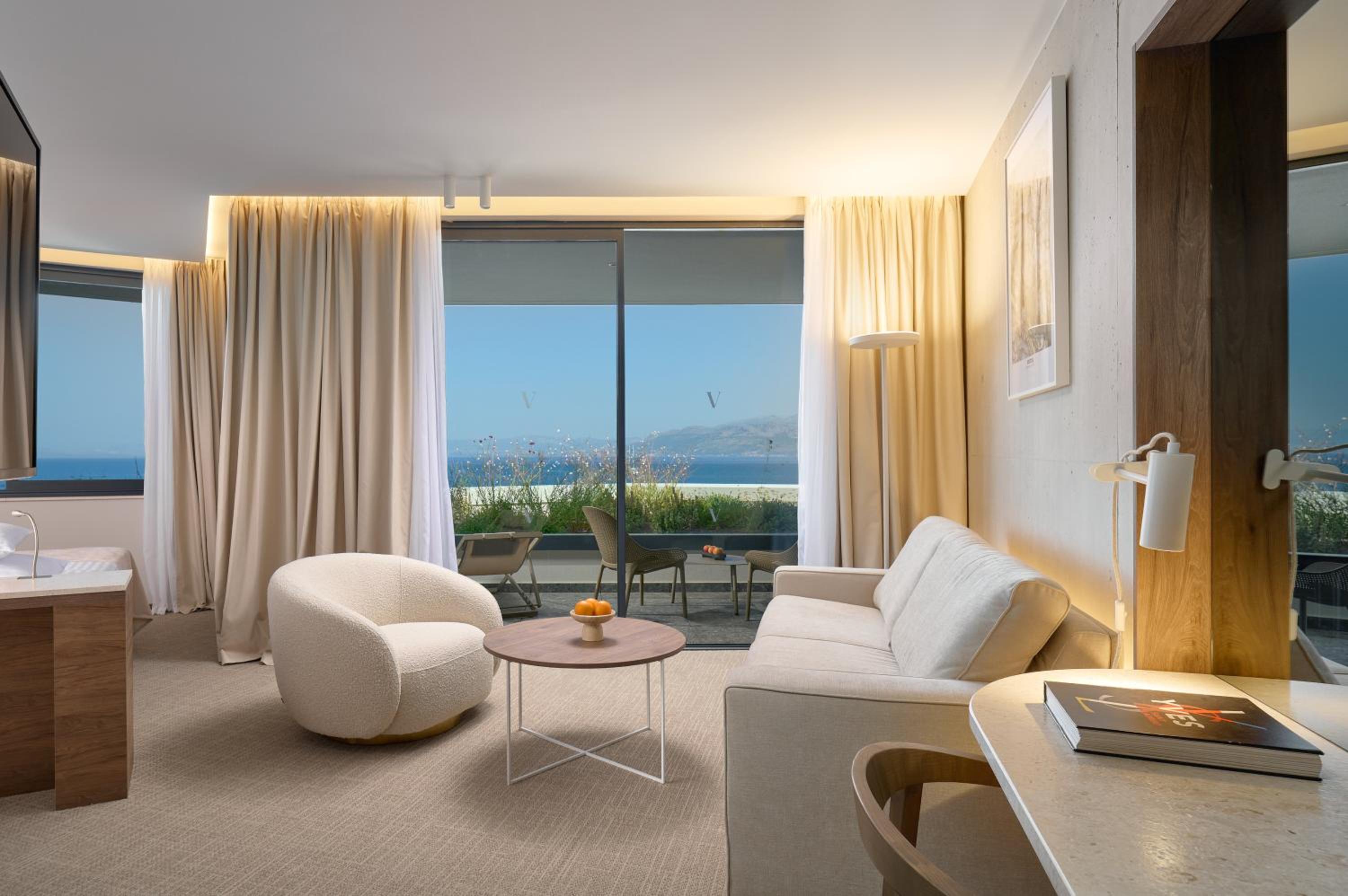 Premium Double or Twin Room with Sofa, Sea View, Balcony - Photo 7