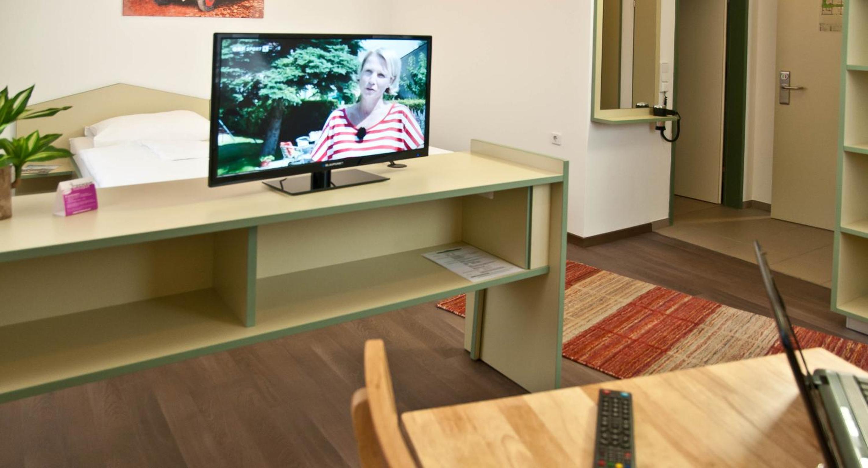 Double or Twin Room - Photo 8