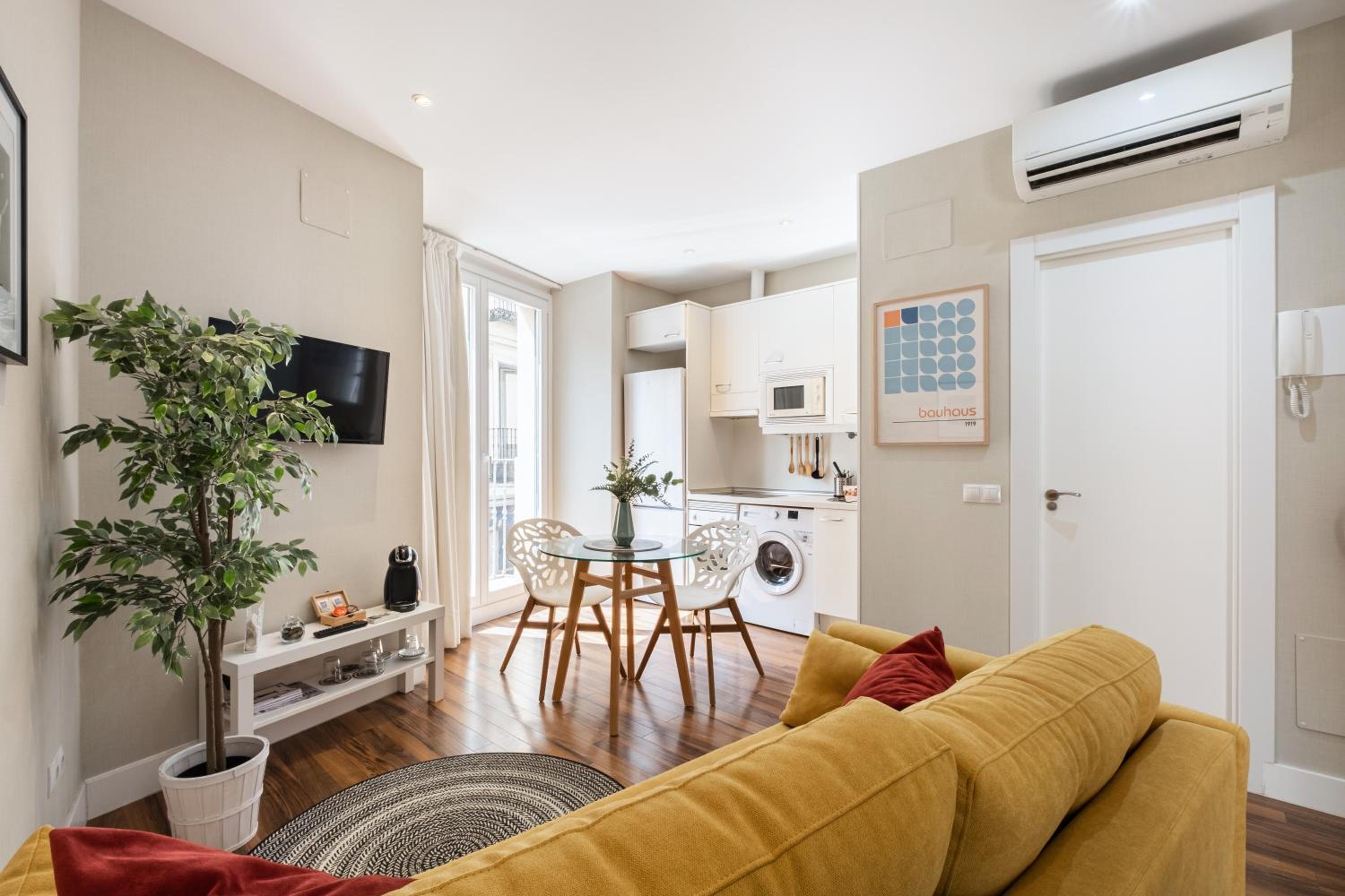 Studio Apartment photo 3
