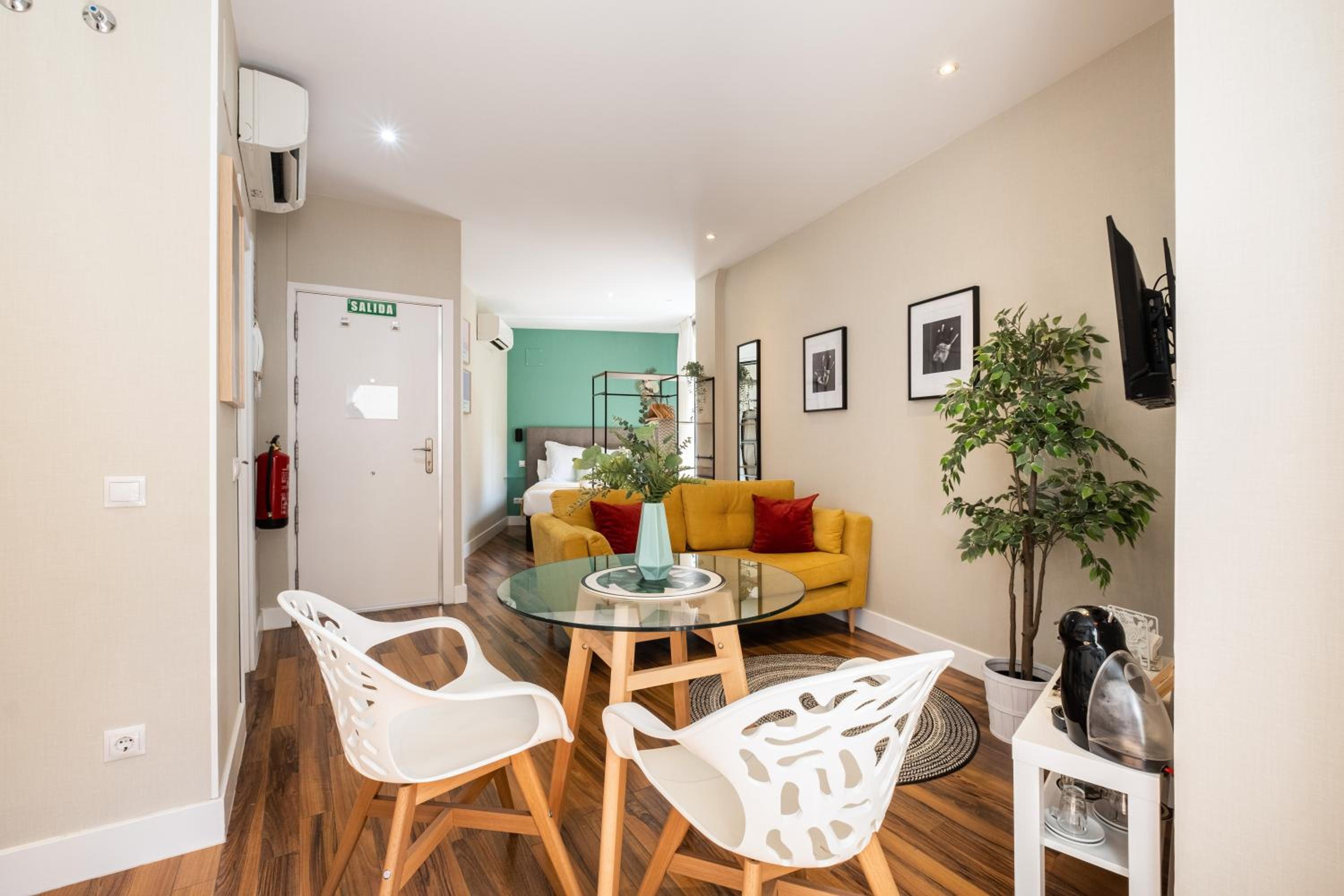 Studio Apartment photo 3