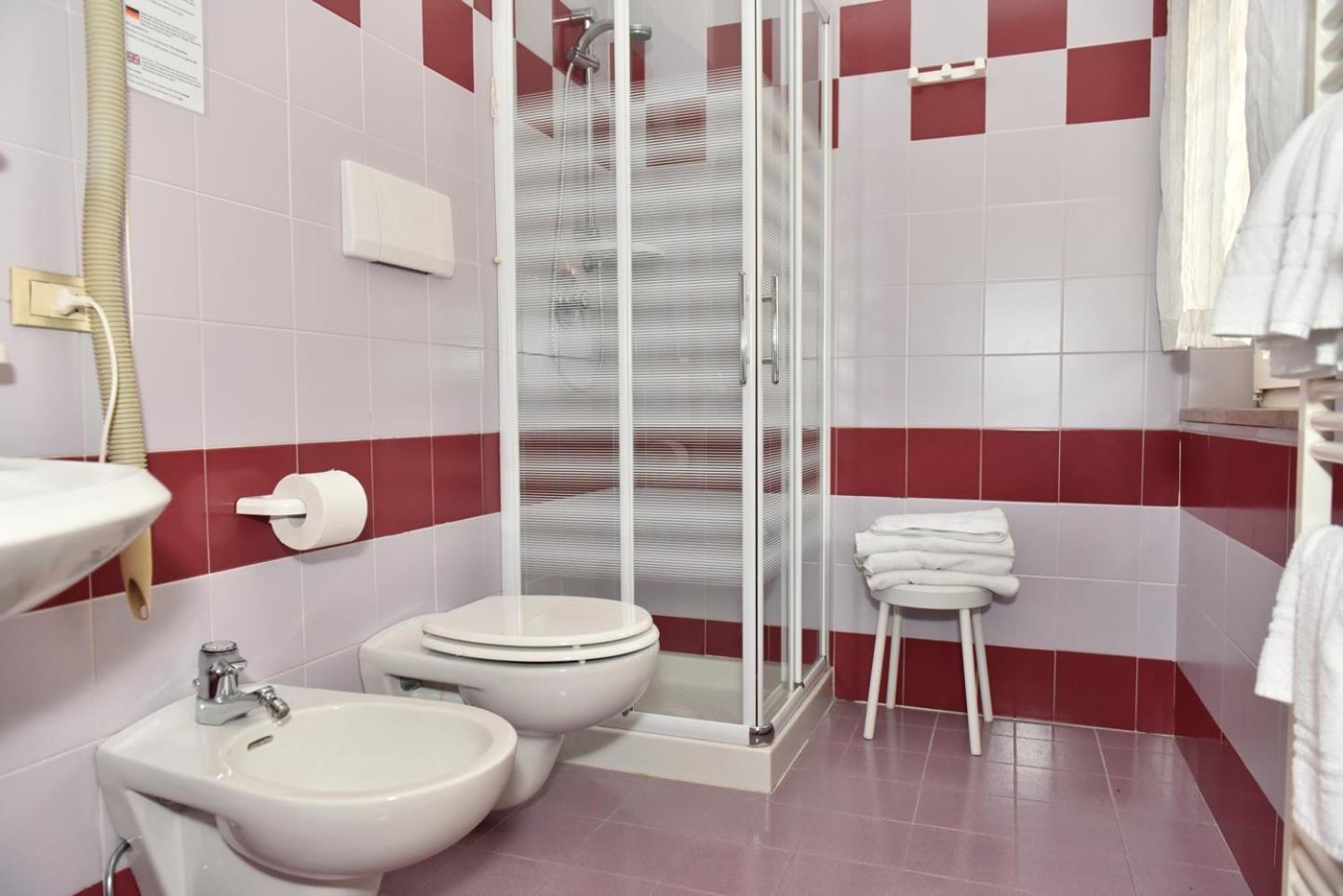 Standard Triple Room - Photo 4