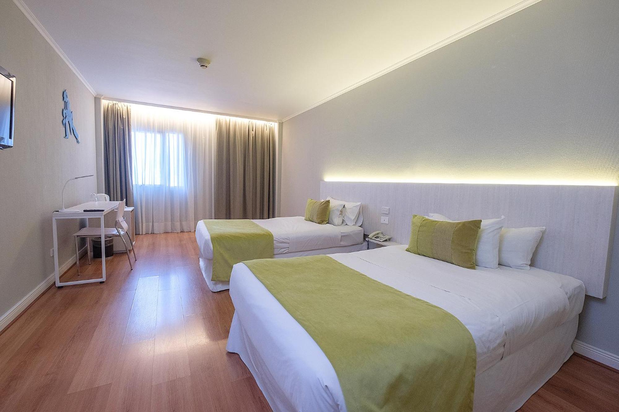 Standard Twin Room thumbnail 5