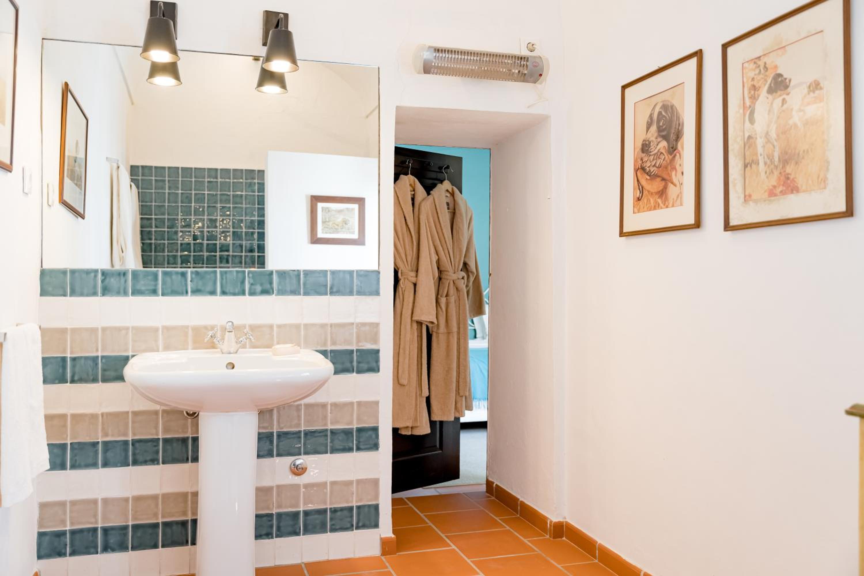 Standard Double or Twin Room photo 3