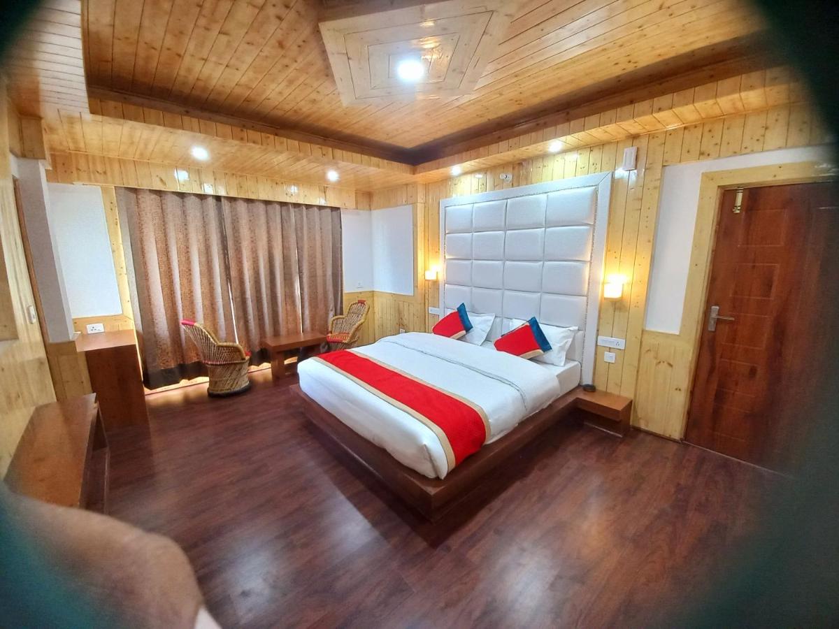 King Room with Balcony photo 2