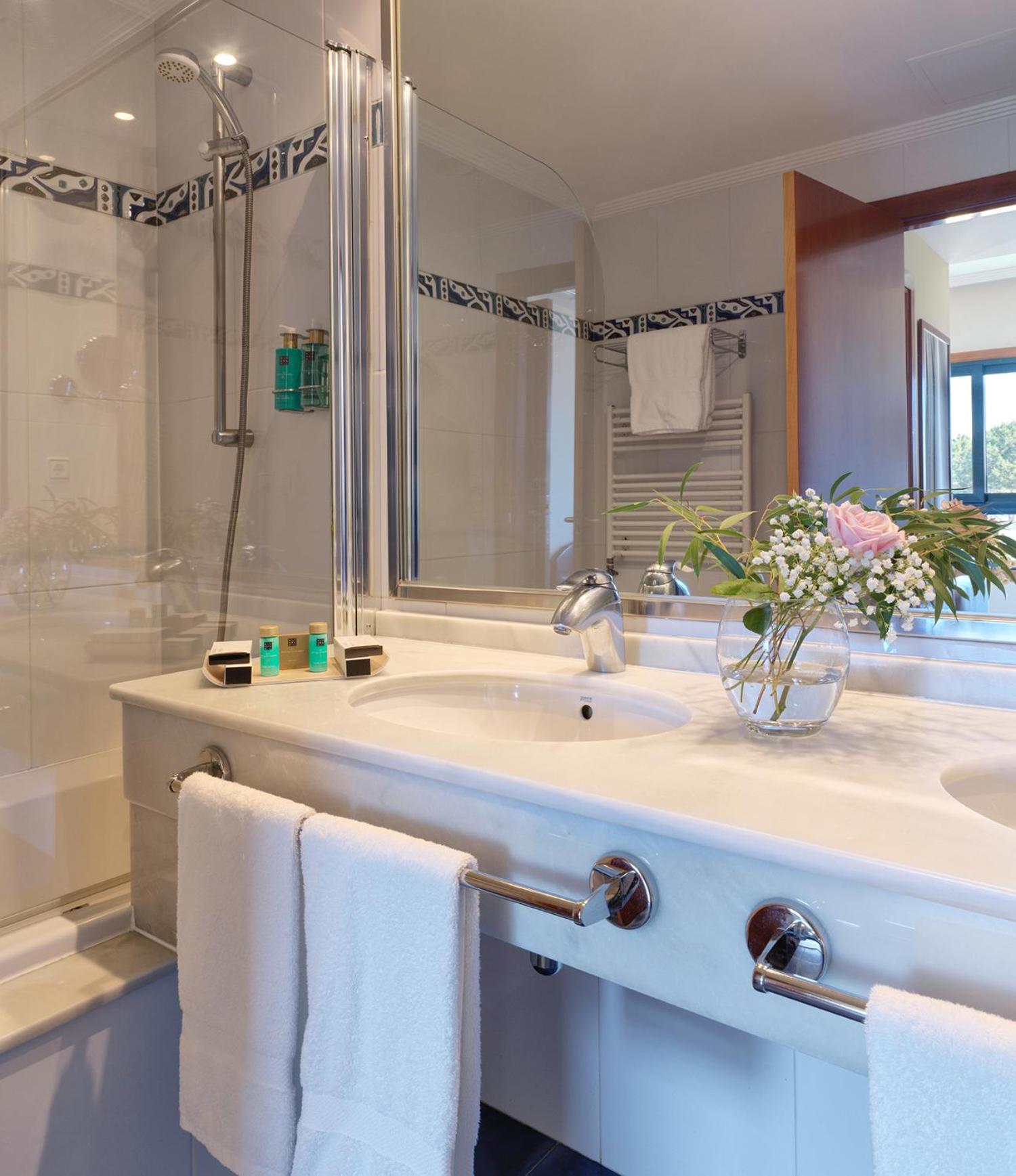 Junior Suite with Spa Access photo 3