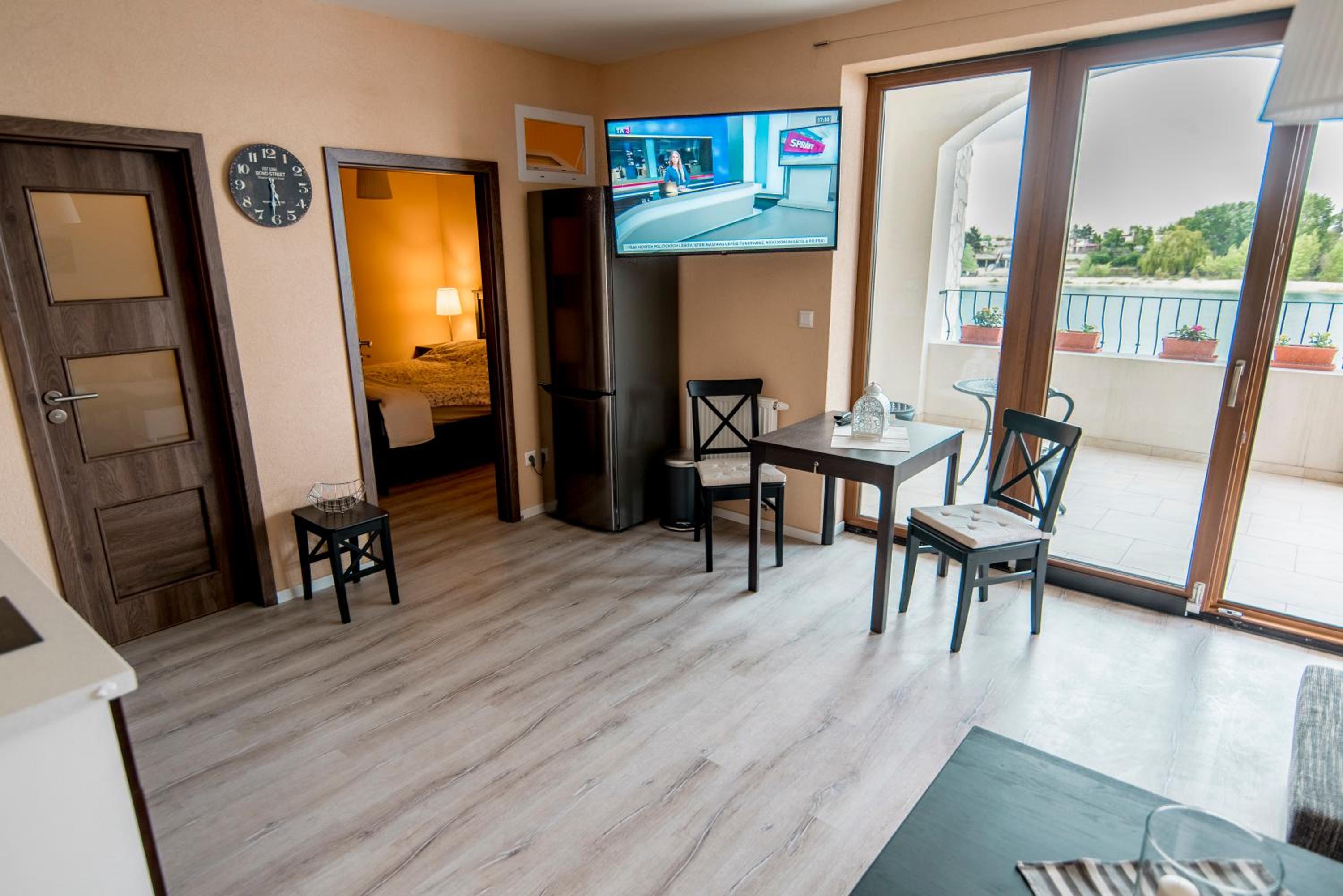 Apartment with Lake View photo 3
