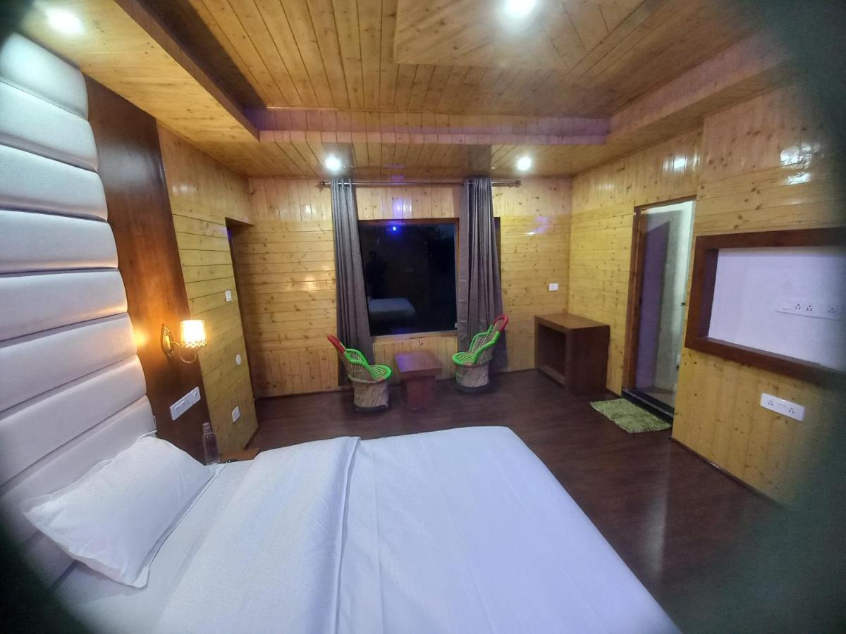 Deluxe Double Room with Balcony photo 2
