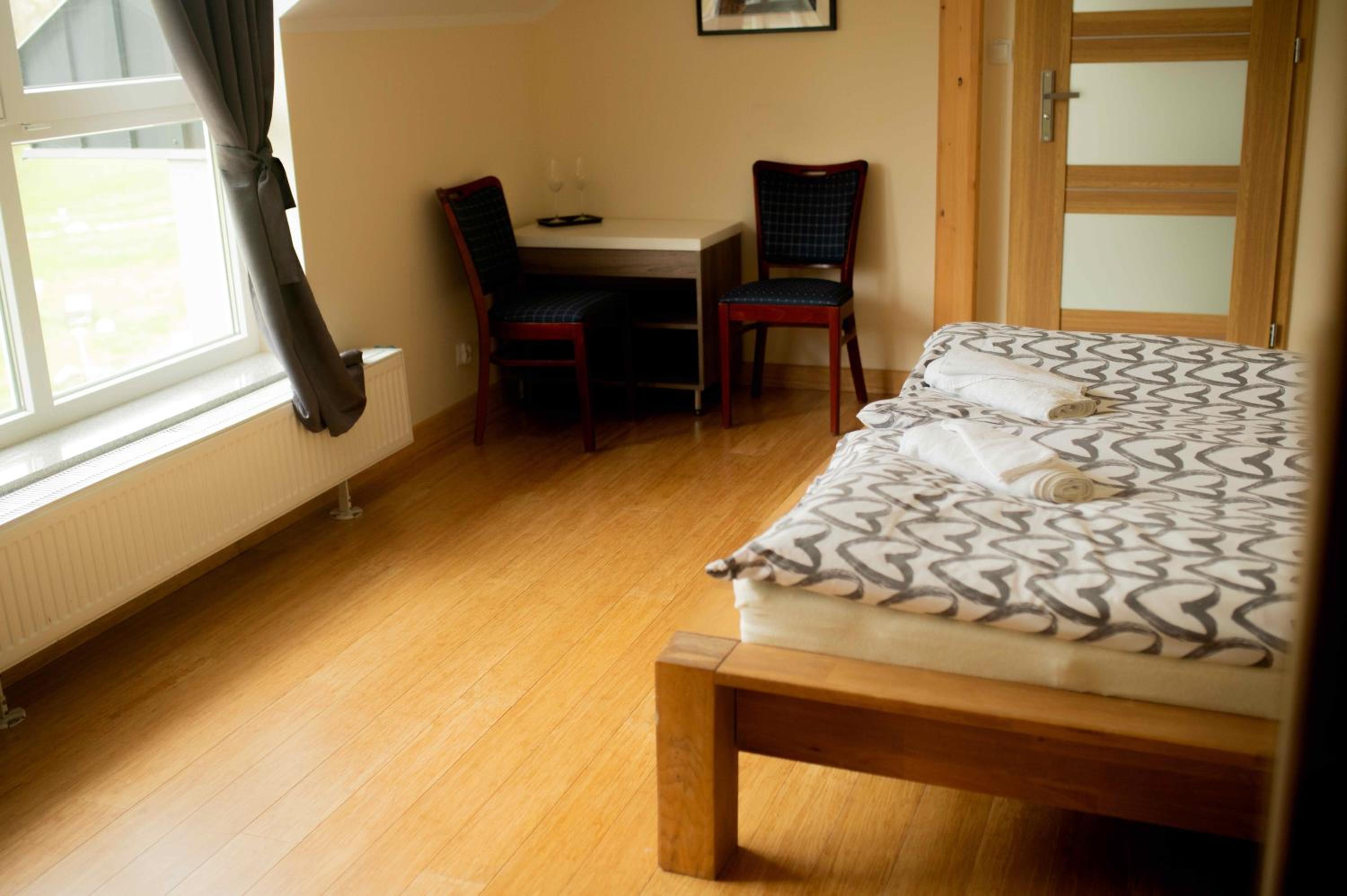 Standard Queen Room - Photo 21