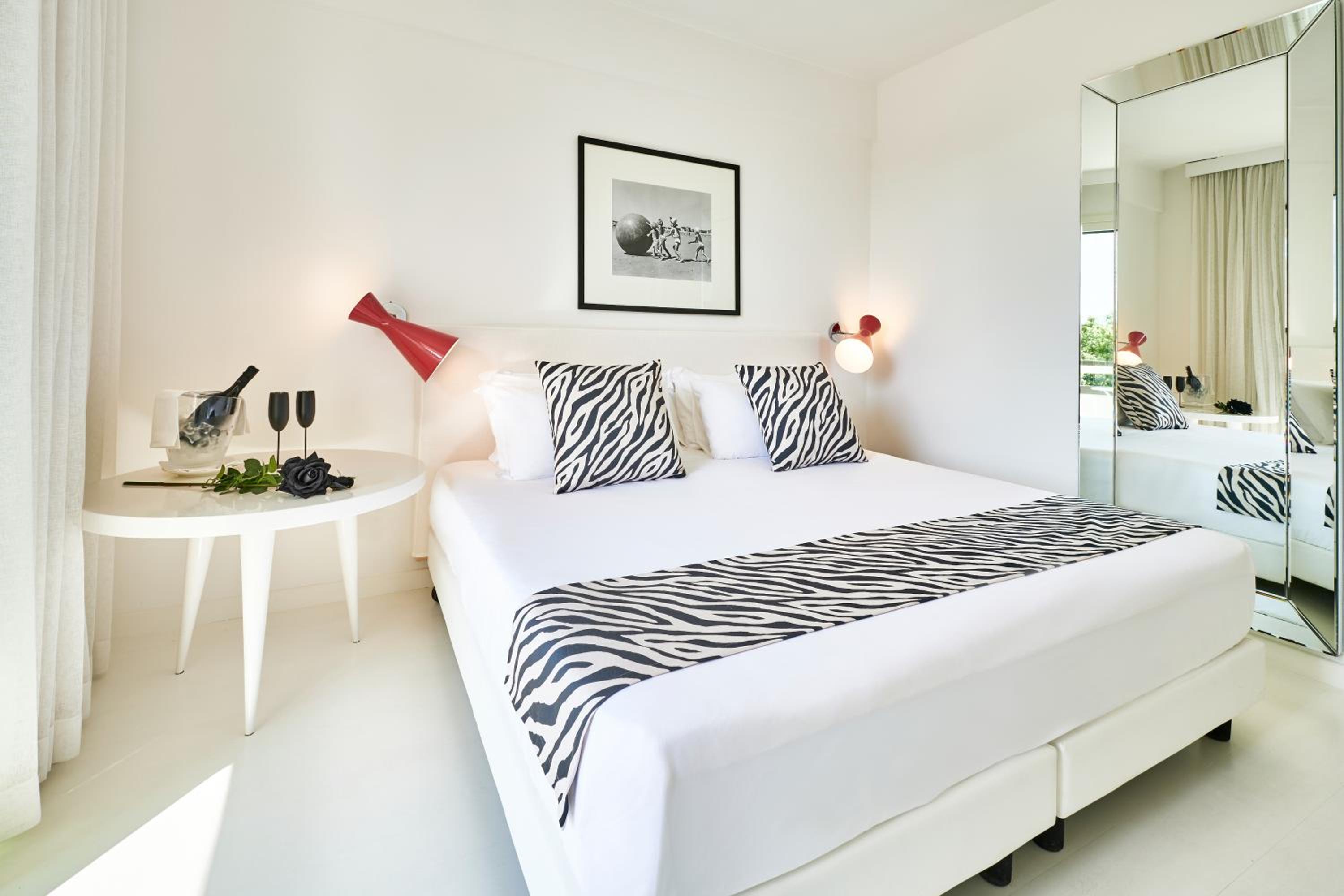Junior Suite with Spa Access photo 1