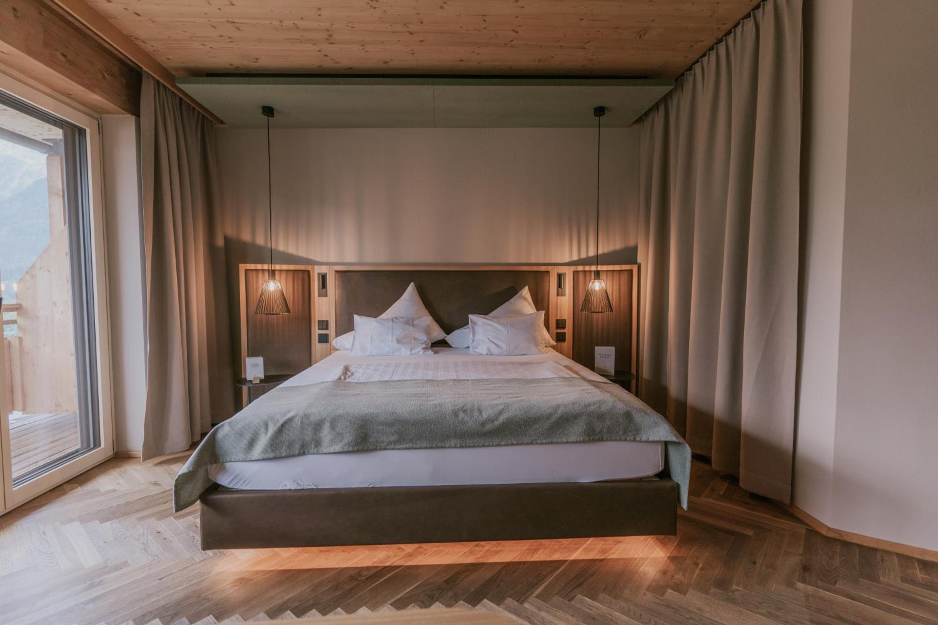 Deluxe Double Room with Balcony photo 3