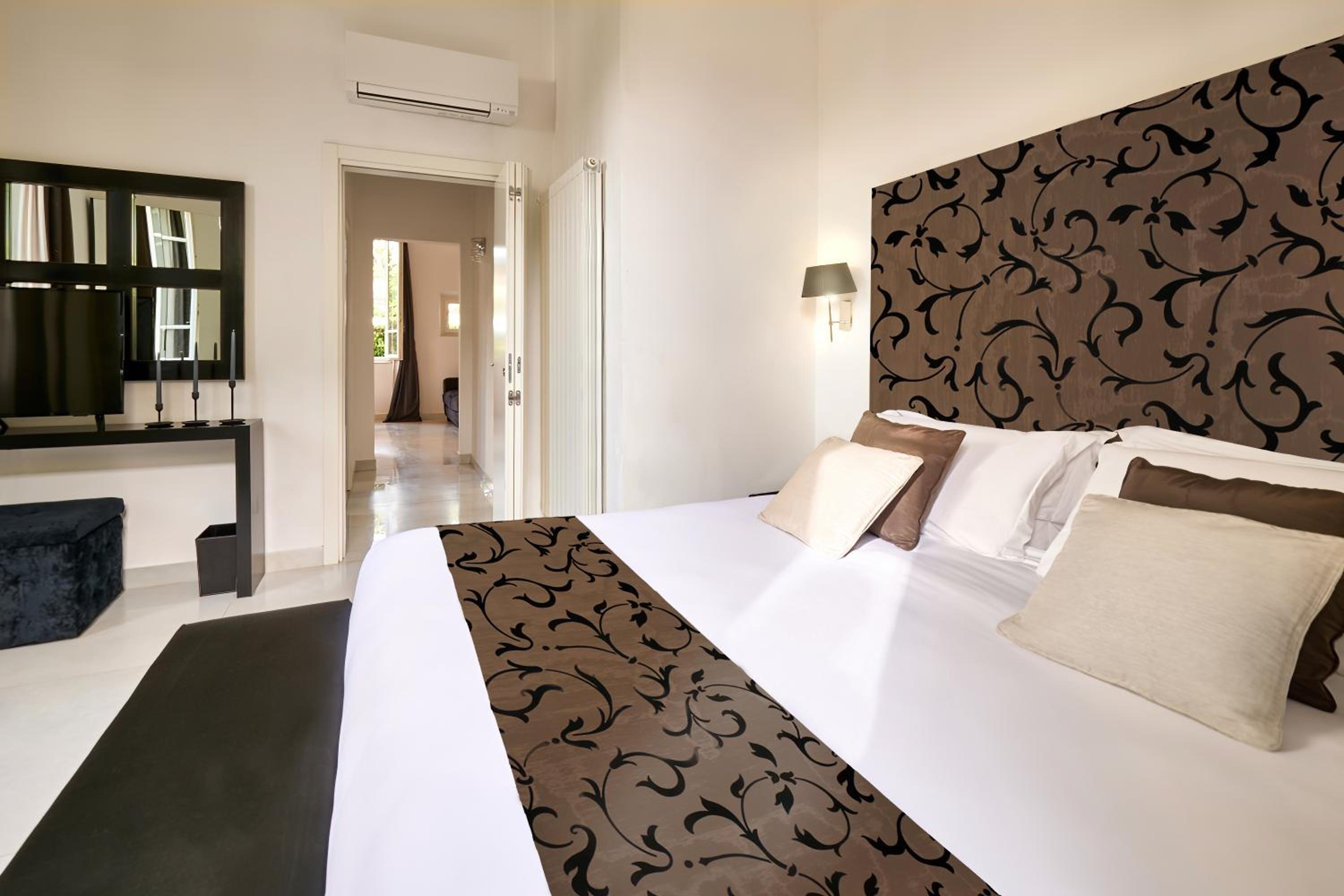 Suite - Annex with Spa Access photo 1