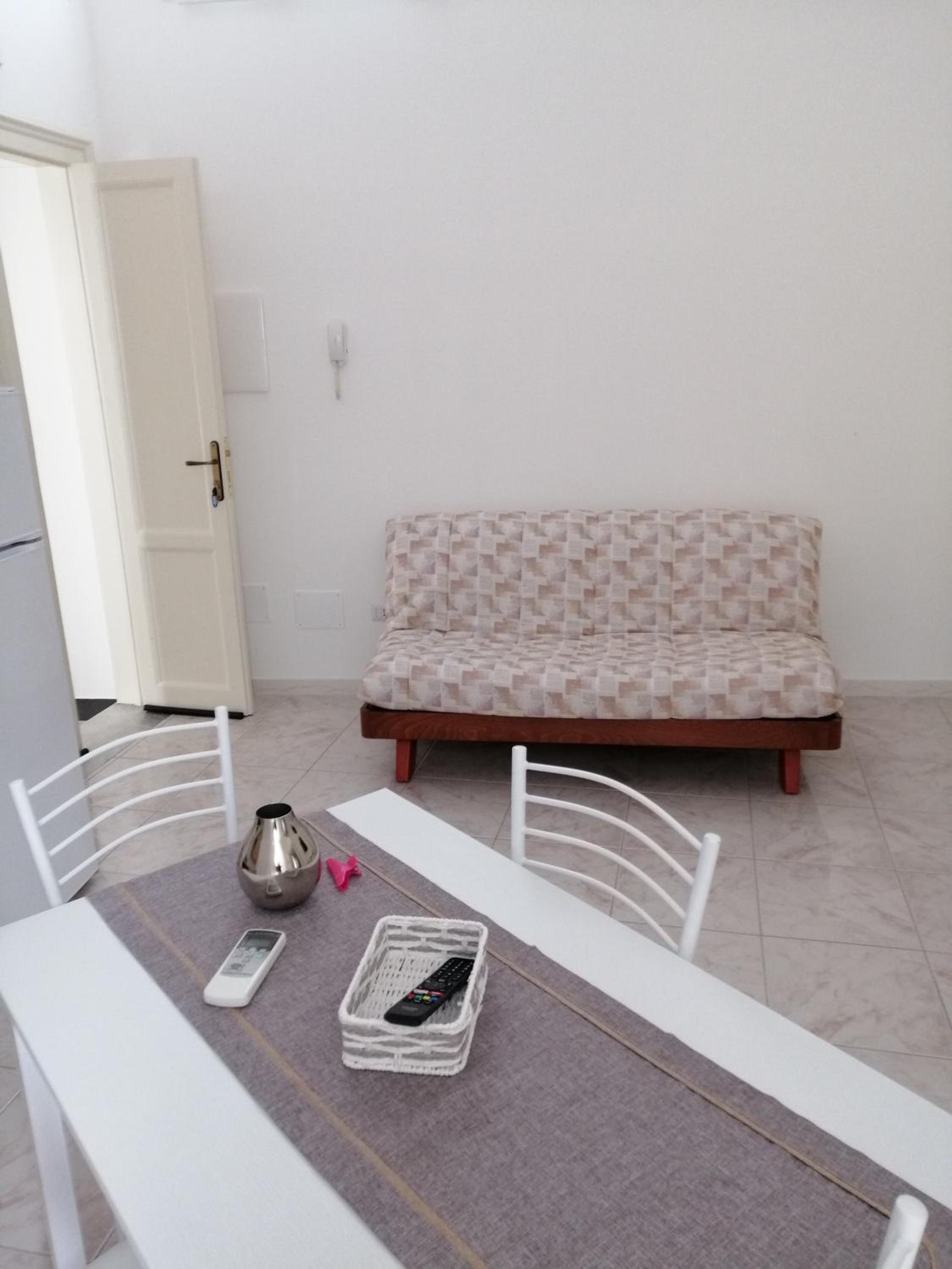 One-Bedroom House - Photo 5