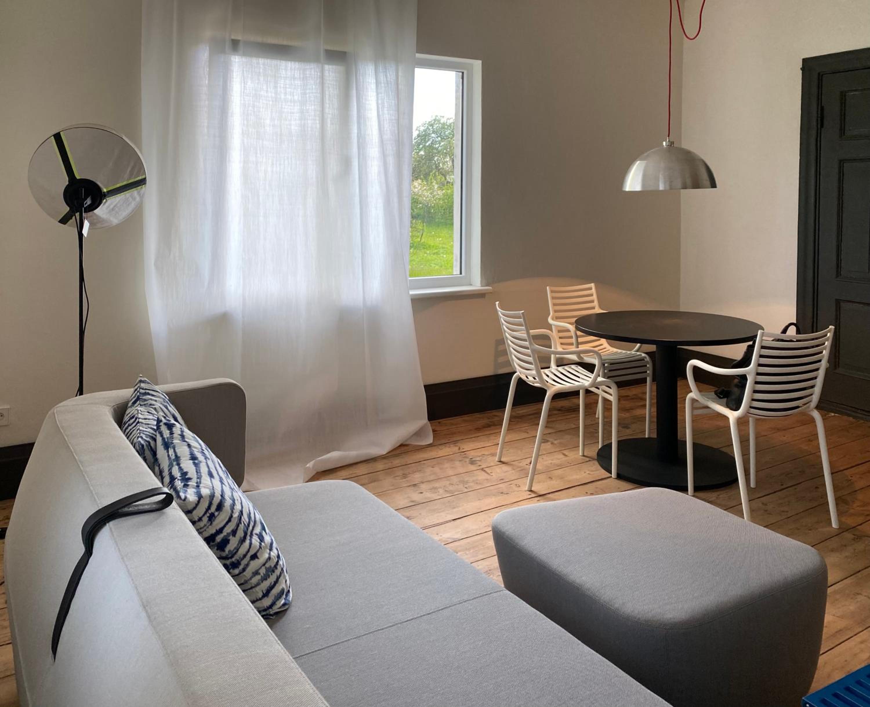 One-Bedroom Apartment - Photo 1