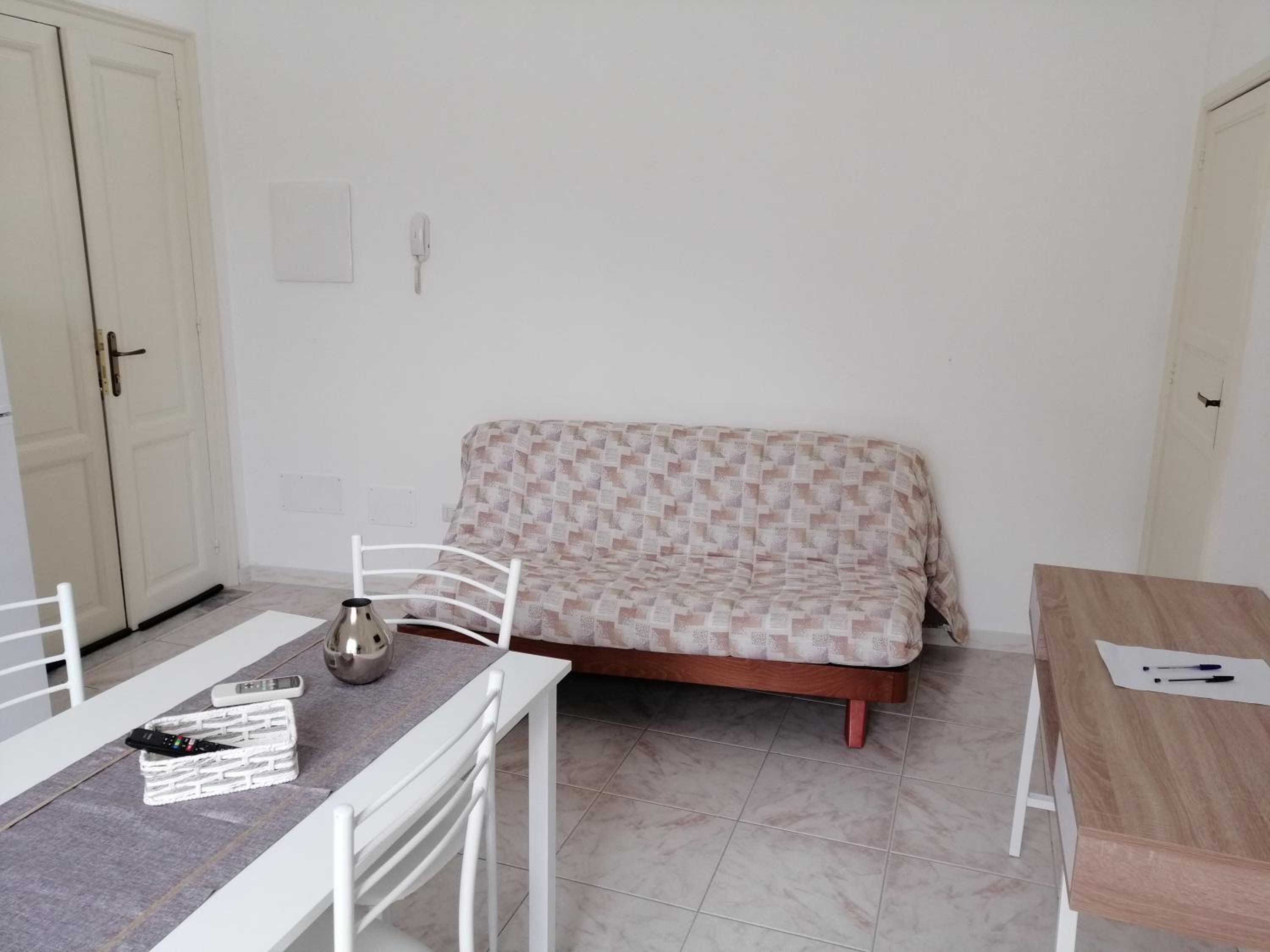 One-Bedroom House - Photo 14