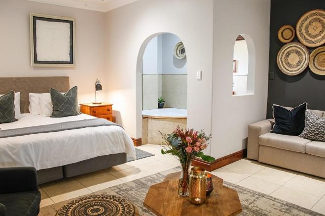 Deluxe Double Room (2 Adults + 1 Child) photo 3