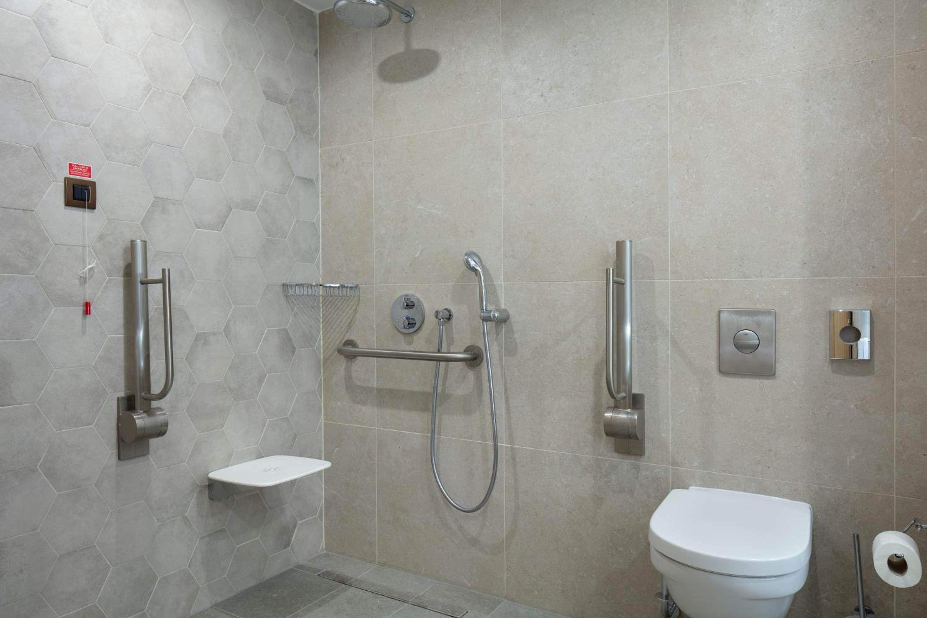 Wheelchair Accessible Guest Room - Photo 3