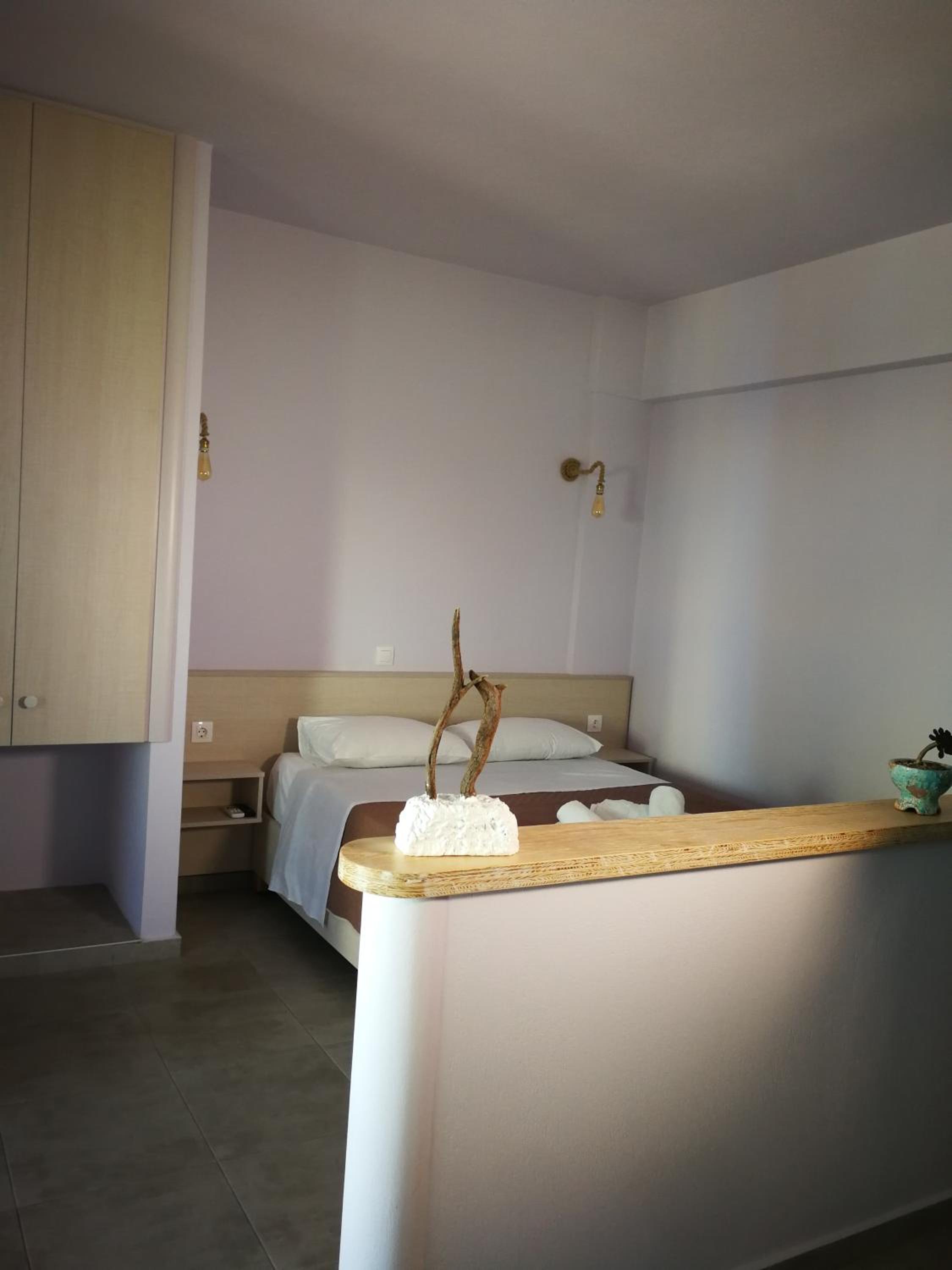 One-Bedroom Apartment photo 1