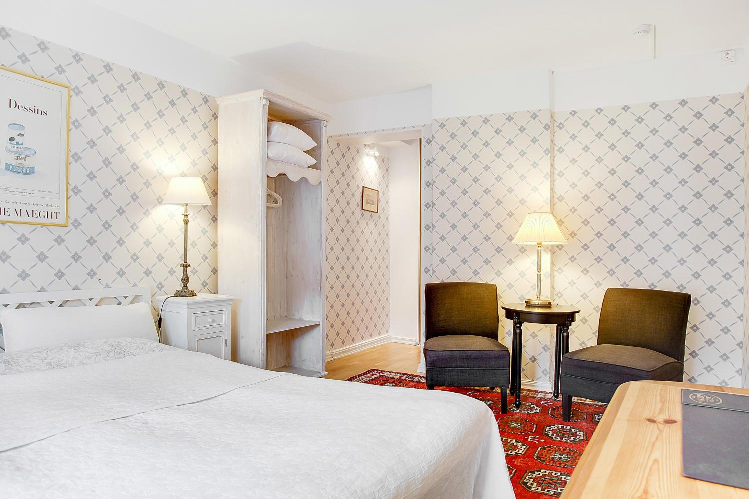 Double or Twin Room - Photo 9
