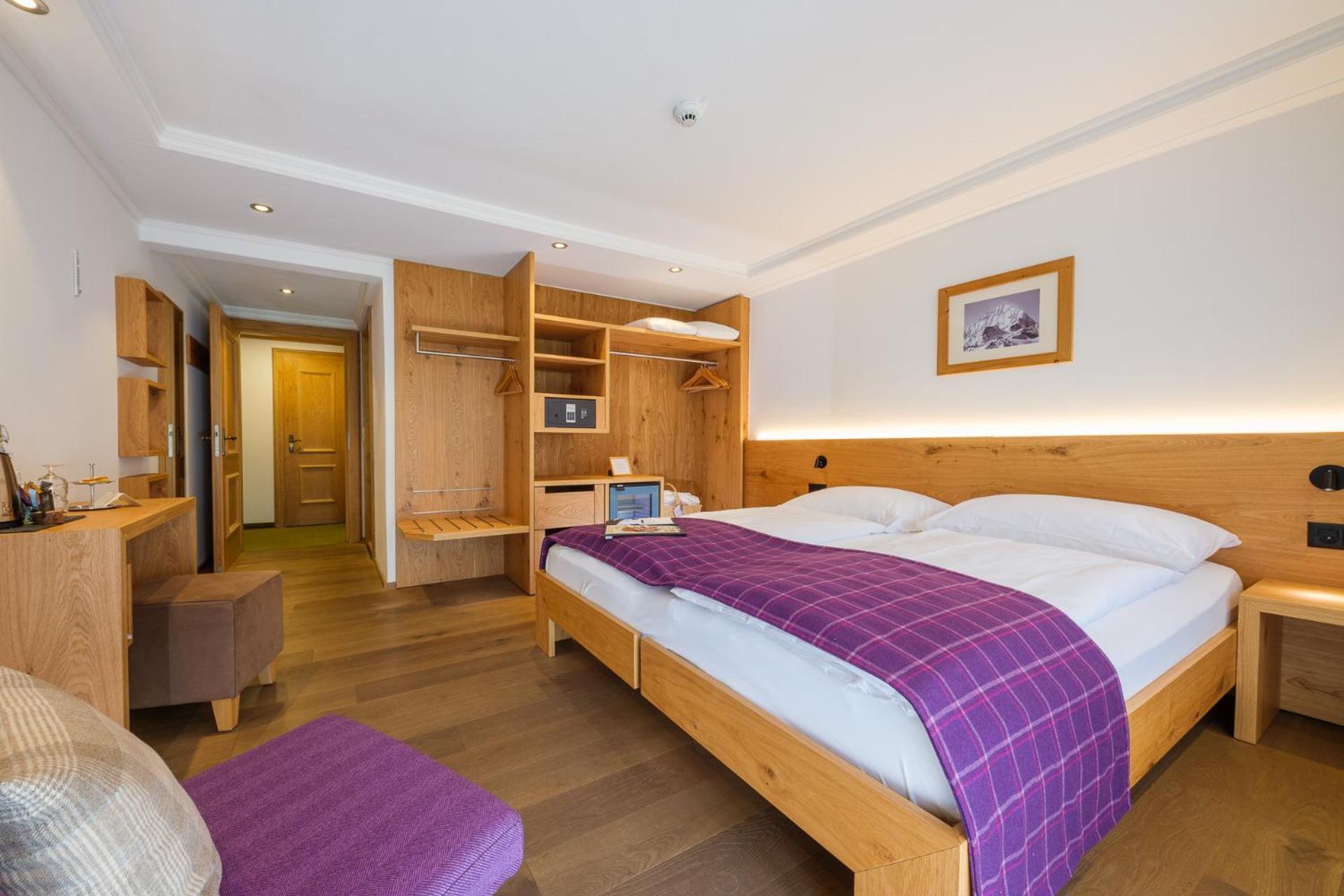 Chalet Double Room with Balcony and Matterhorn View - Photo 5