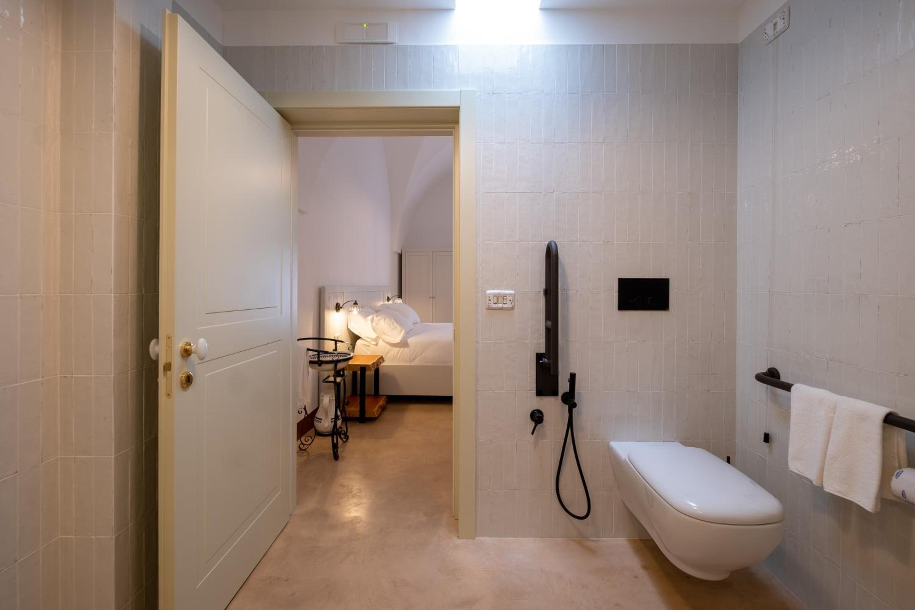 Standard Double Room - Photo 7