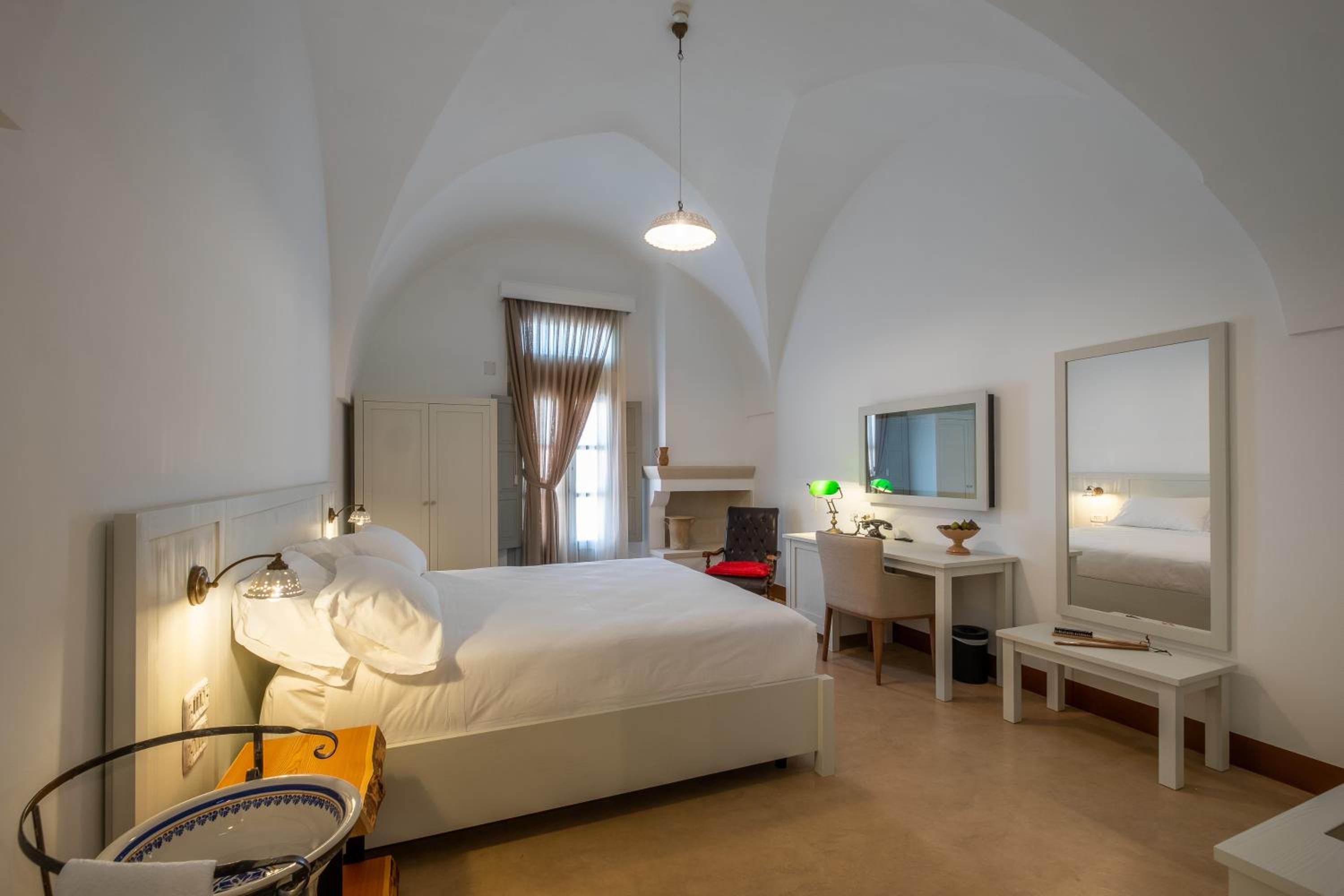Standard Double Room - Photo 8