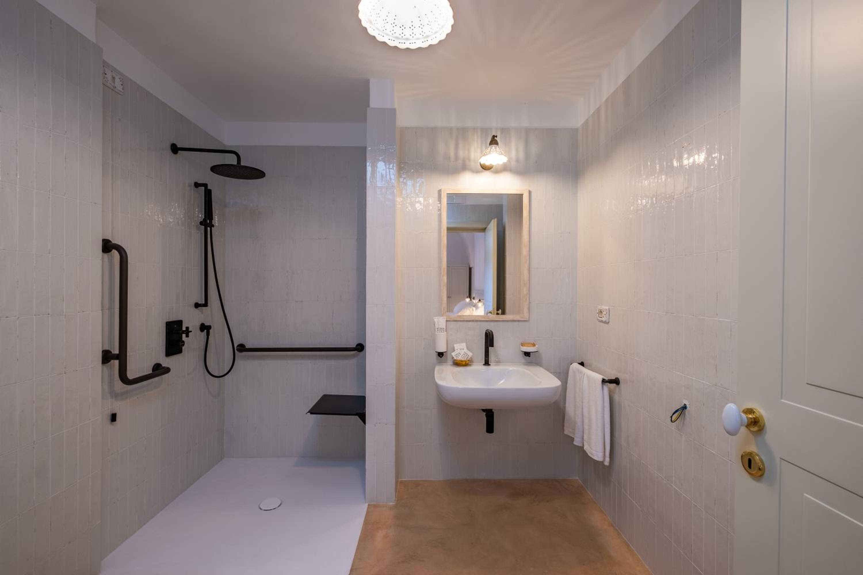 Standard Double Room - Photo 3