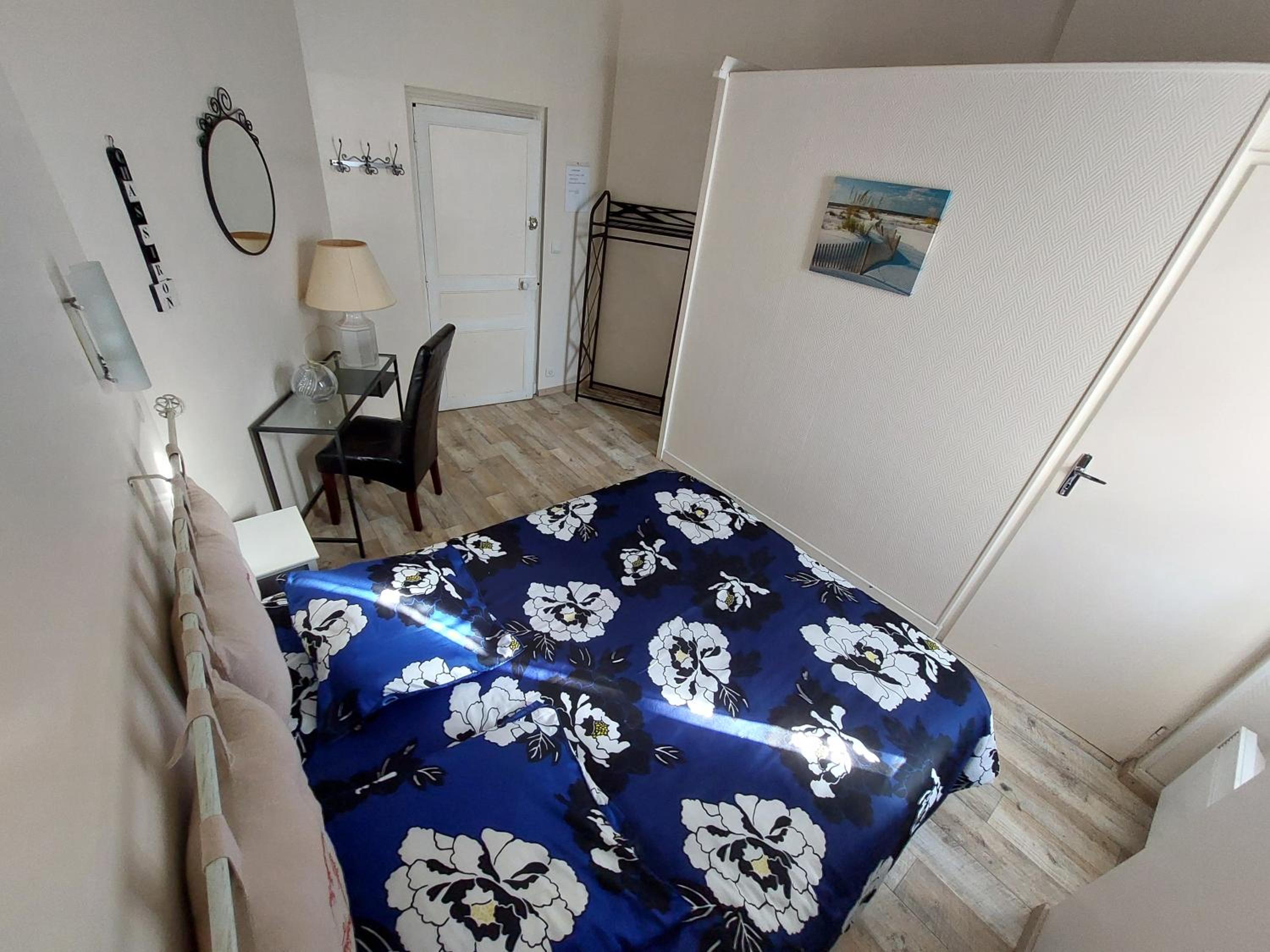 Queen Room photo 1