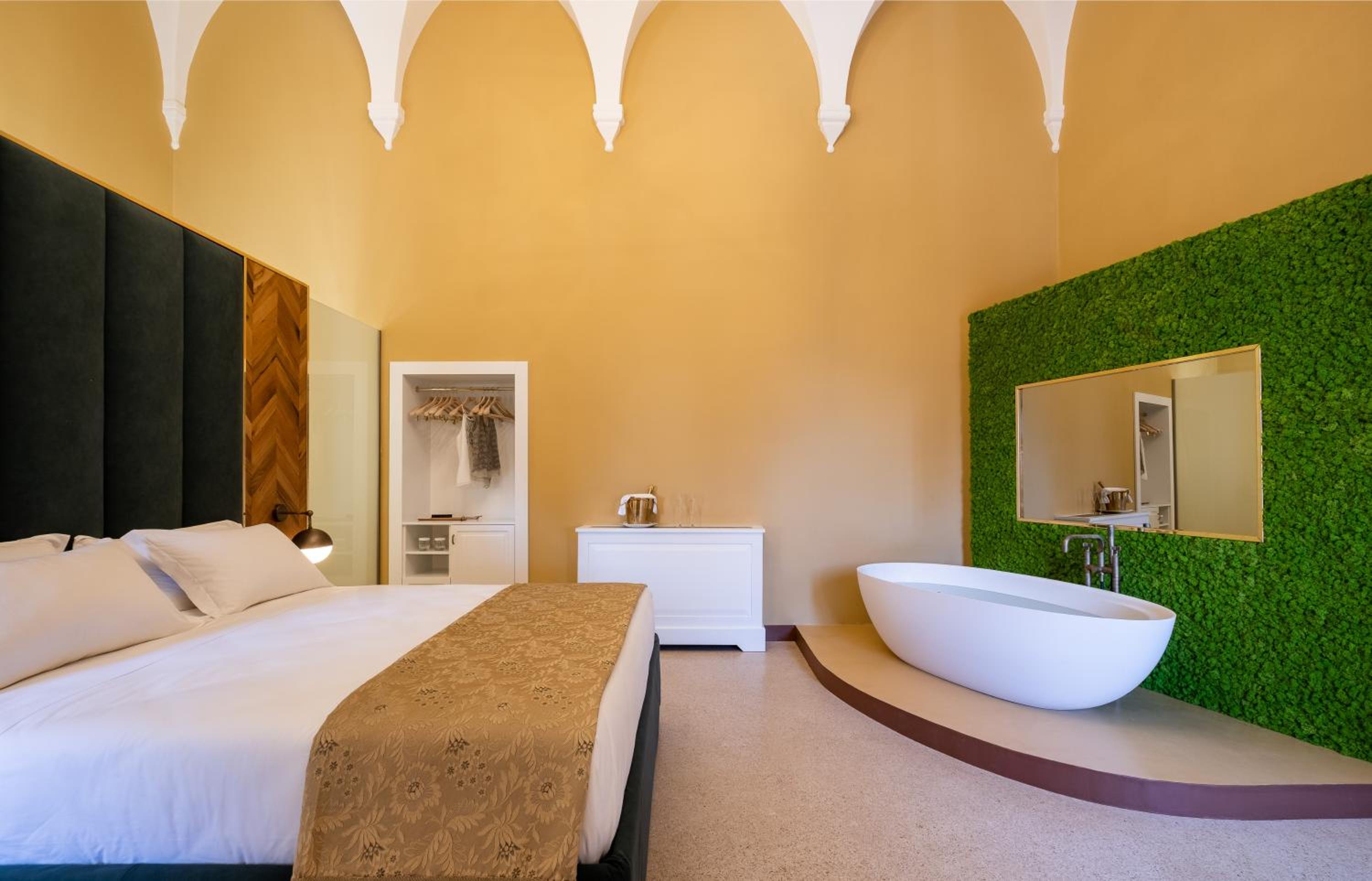 Deluxe King Room - Photo 5