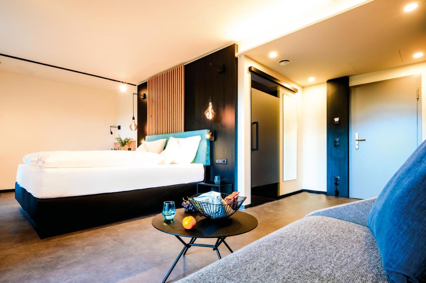 Deluxe Double Room with Balcony - Photo 1