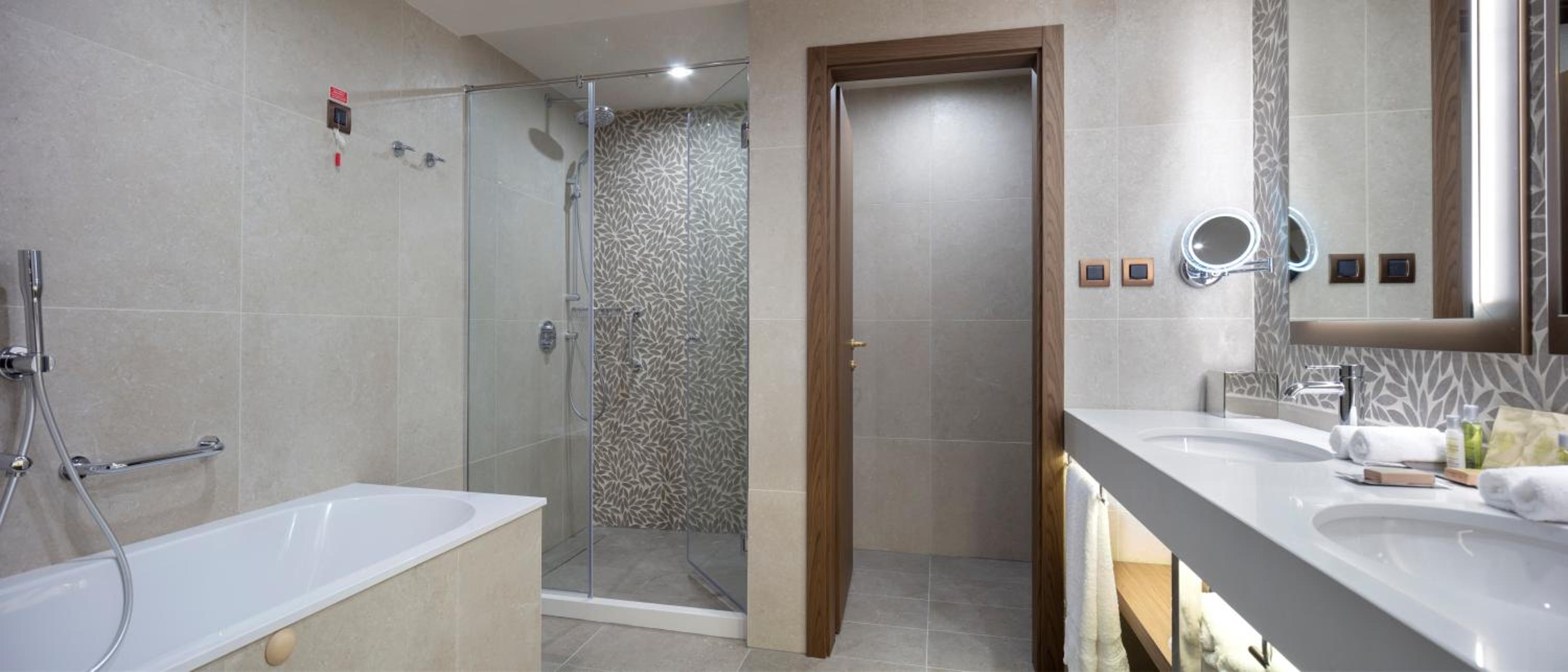 One-Bedroom King Suite - Photo 16