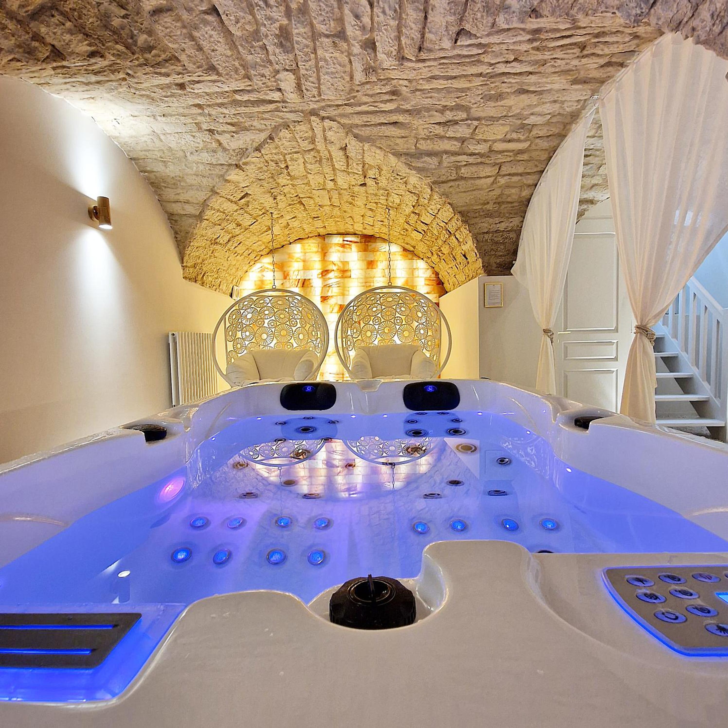 Suite with Hot Tub