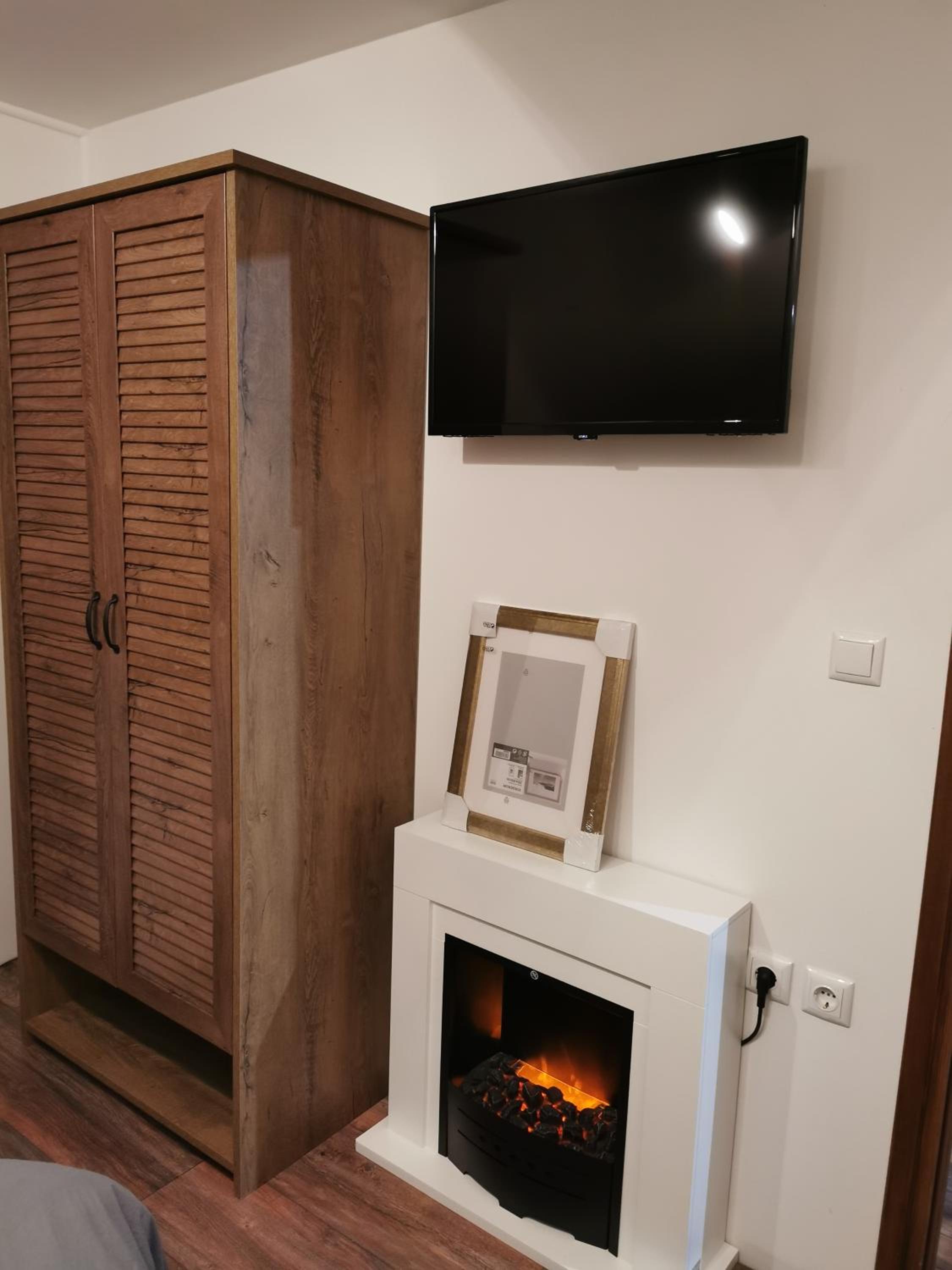 Four-Bedroom House - Photo 52